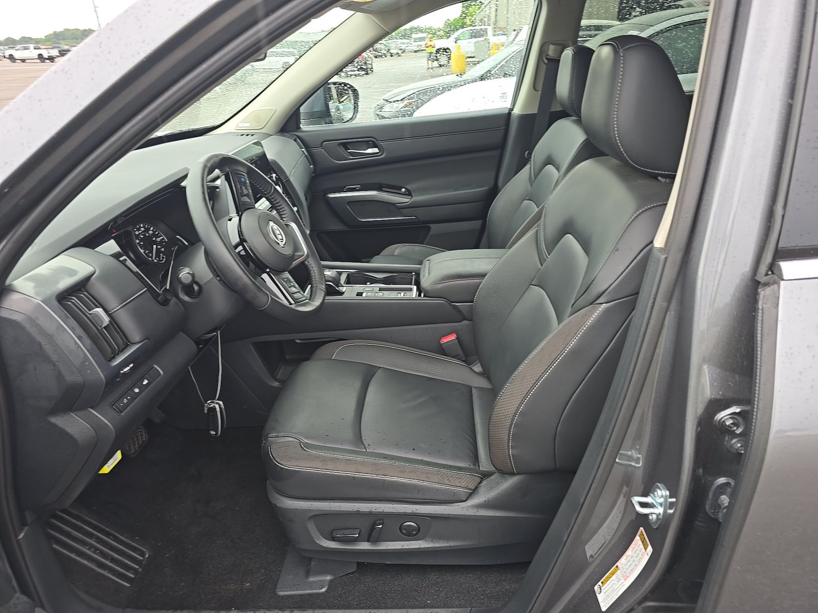 2025 Nissan Pathfinder SL FWD