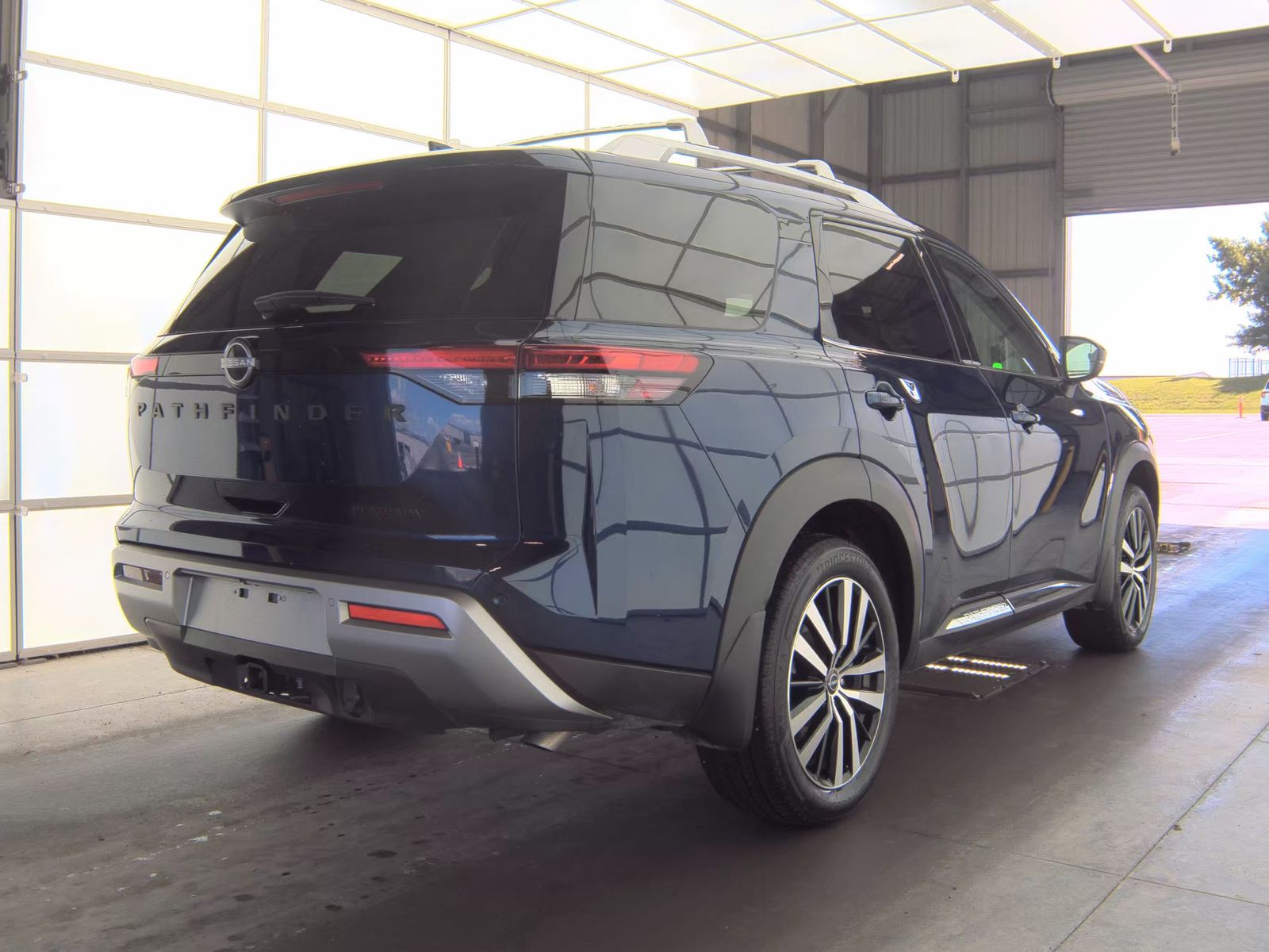 2025 Nissan Pathfinder Platinum FWD