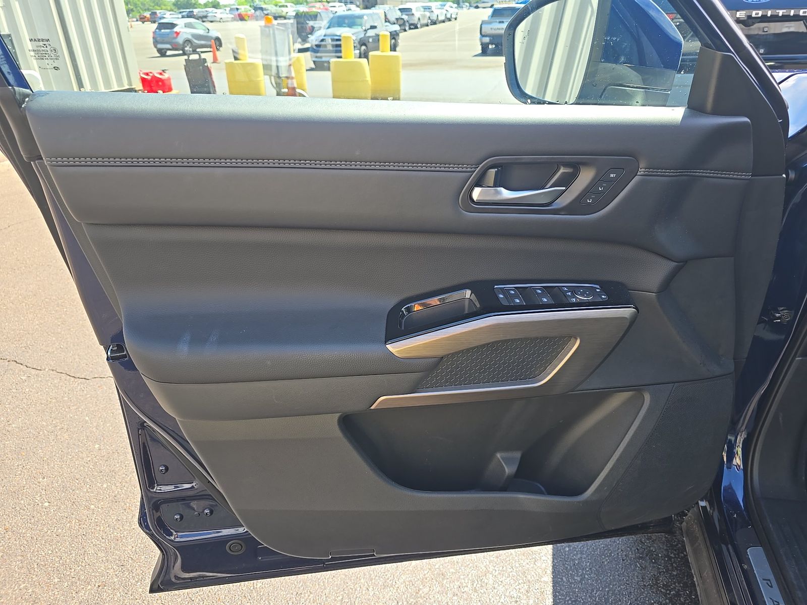 2025 Nissan Pathfinder Platinum FWD