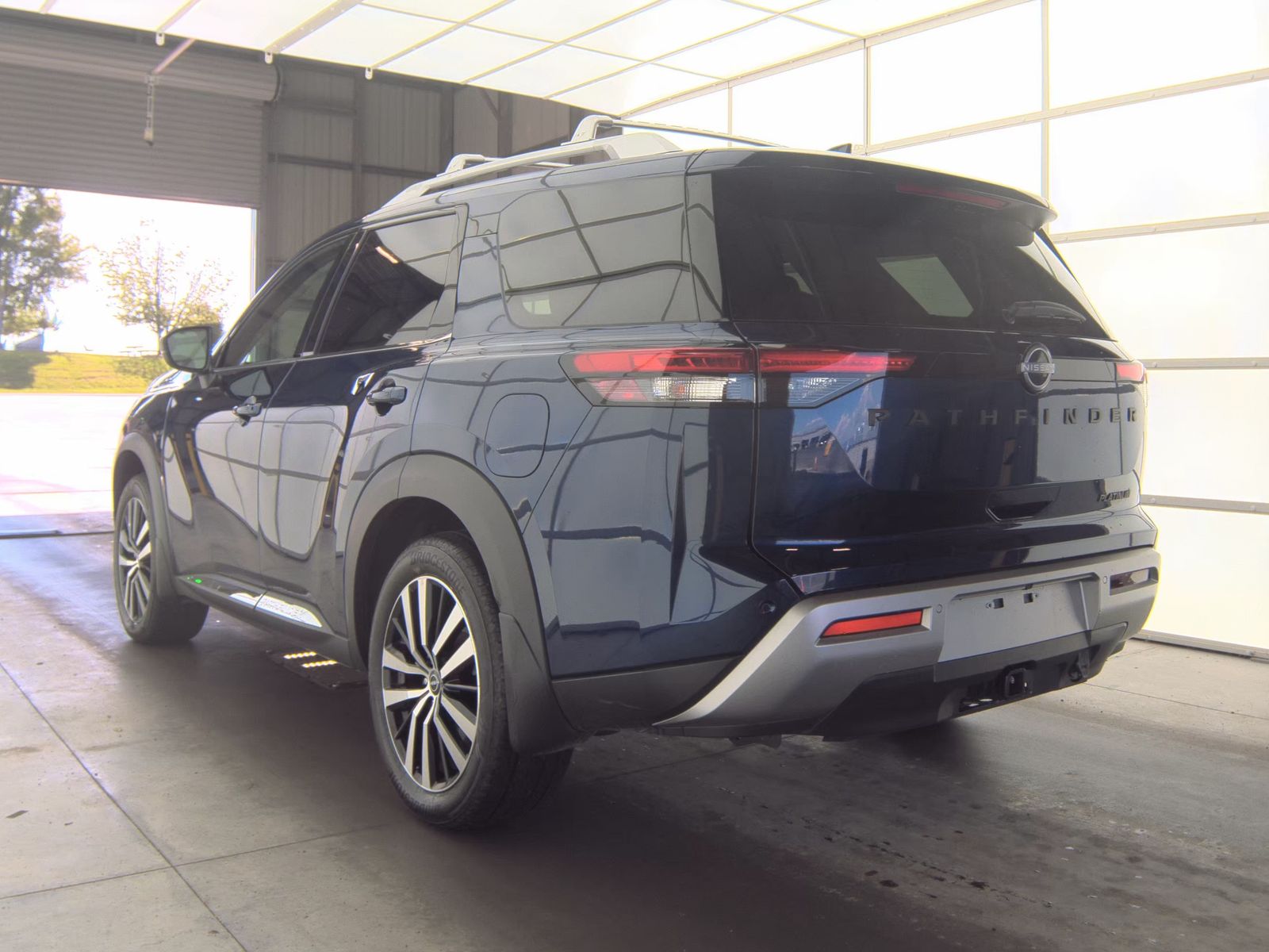 2025 Nissan Pathfinder Platinum FWD