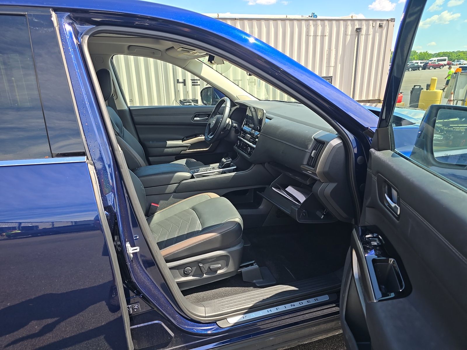 2025 Nissan Pathfinder Platinum FWD