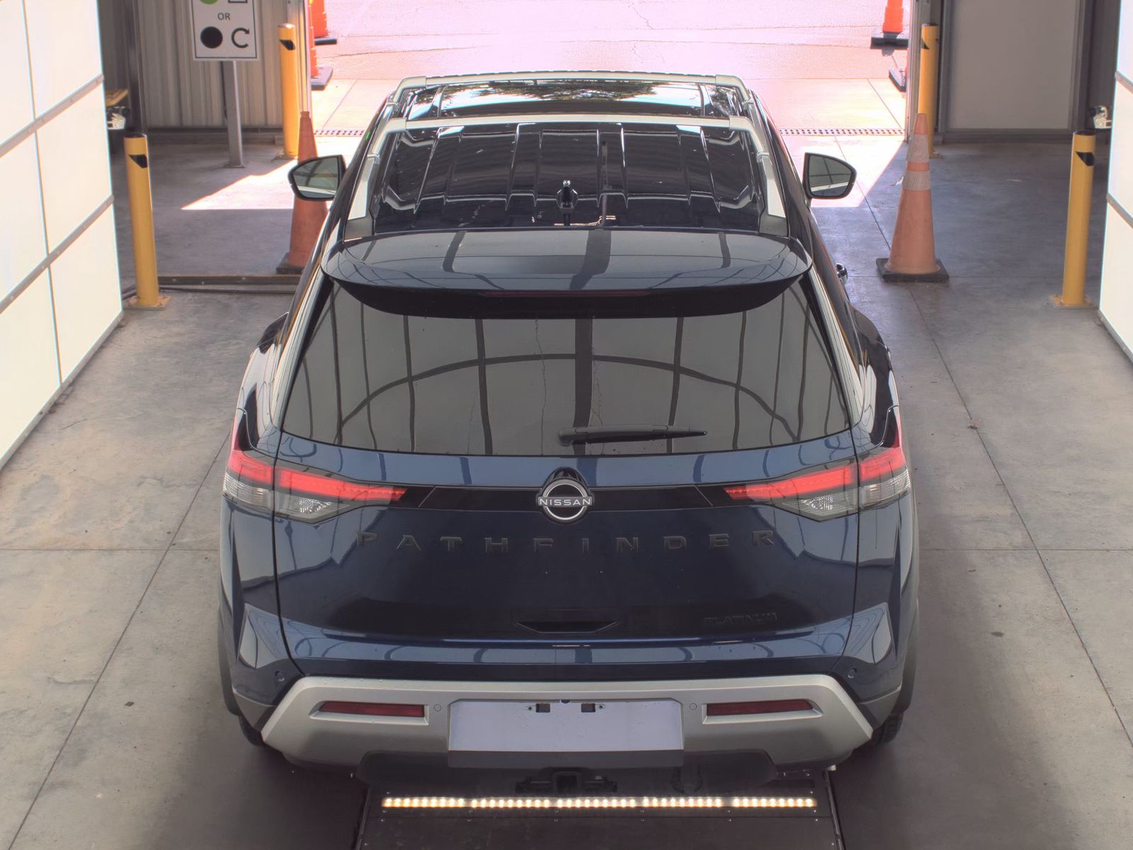 2025 Nissan Pathfinder Platinum FWD