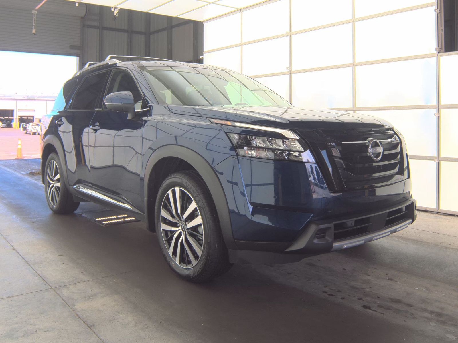 2025 Nissan Pathfinder Platinum FWD