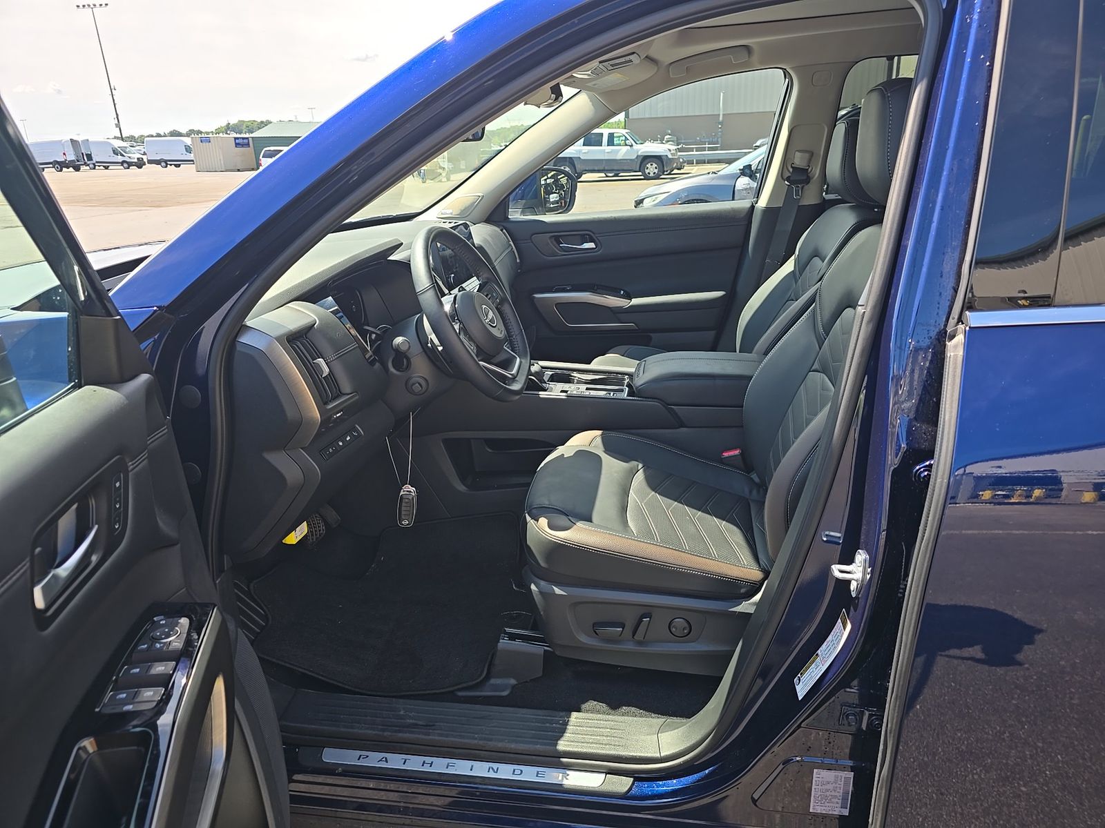 2025 Nissan Pathfinder Platinum FWD
