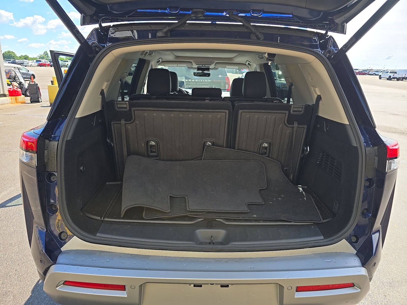 2025 Nissan Pathfinder Platinum FWD