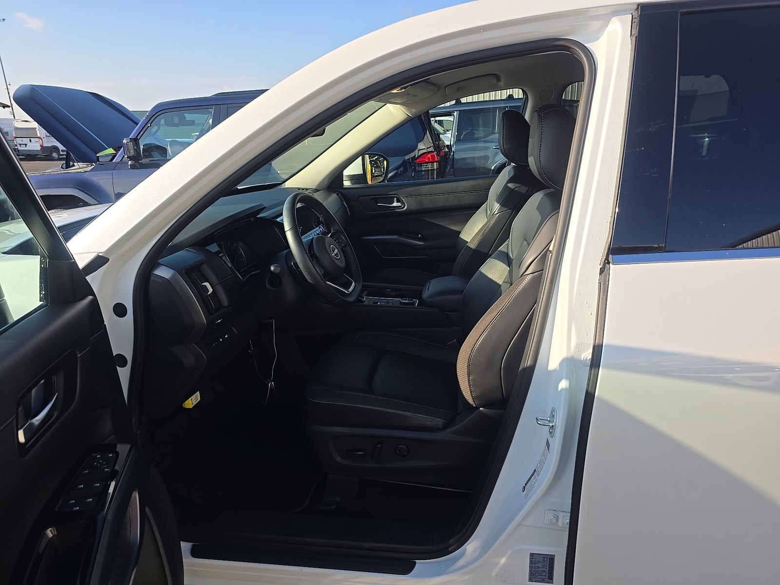 2025 Nissan Pathfinder SL AWD