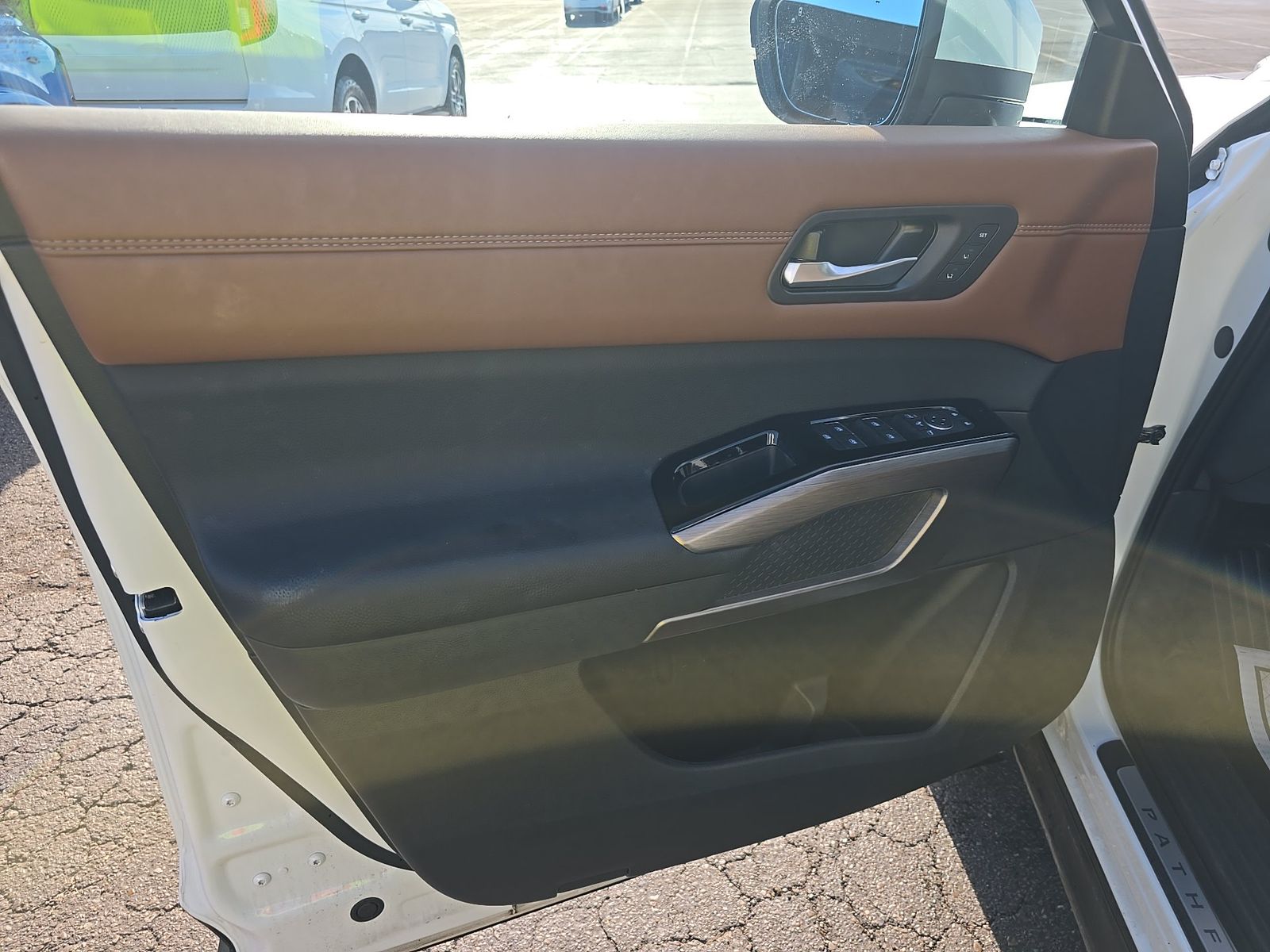 2025 Nissan Pathfinder Platinum AWD
