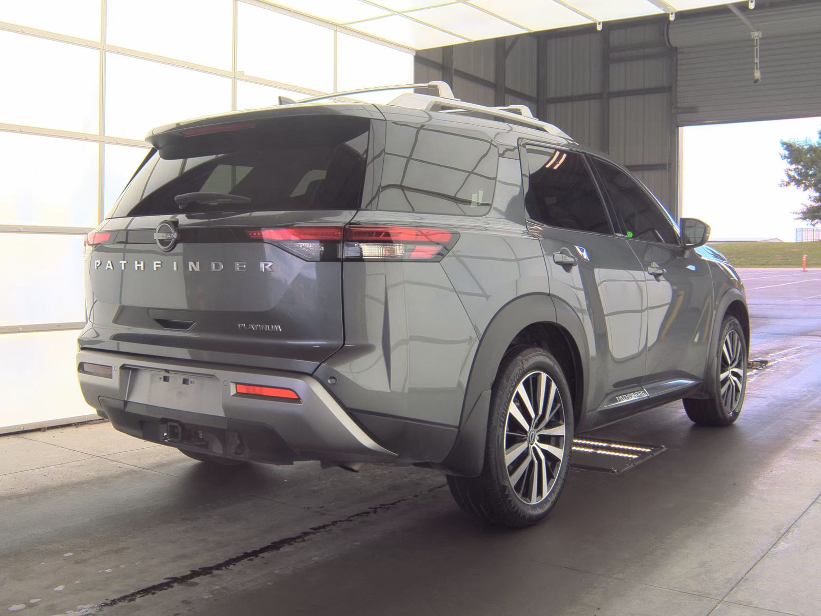 2025 Nissan Pathfinder Platinum FWD