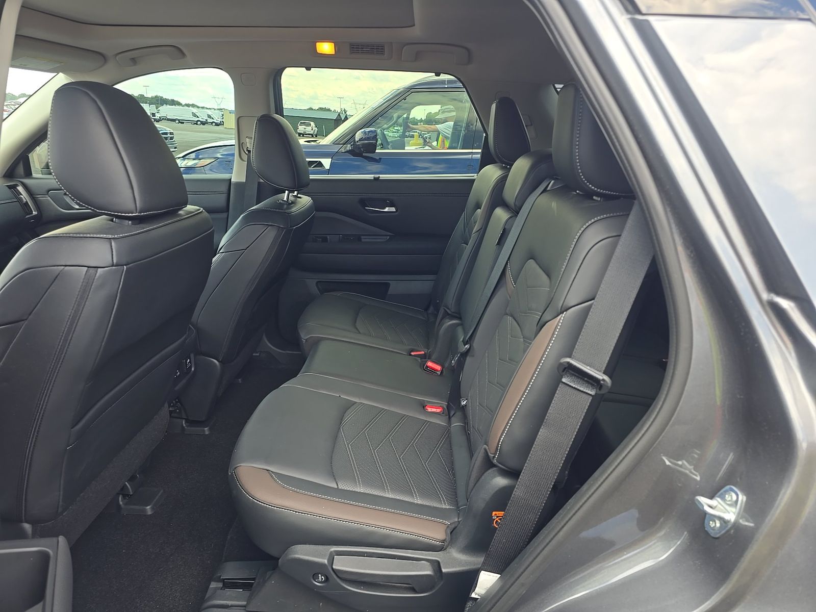 2025 Nissan Pathfinder Platinum FWD