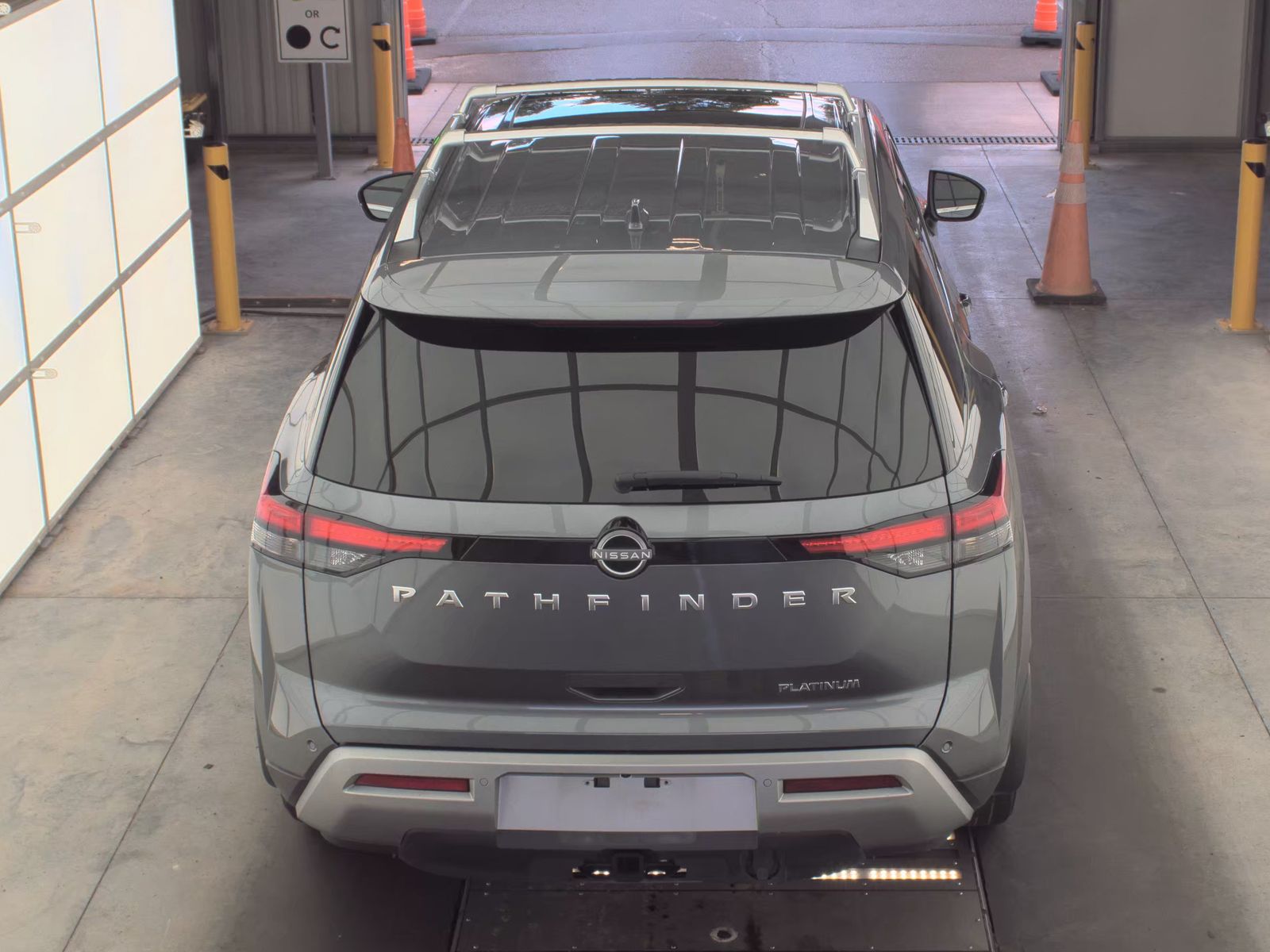 2025 Nissan Pathfinder Platinum FWD