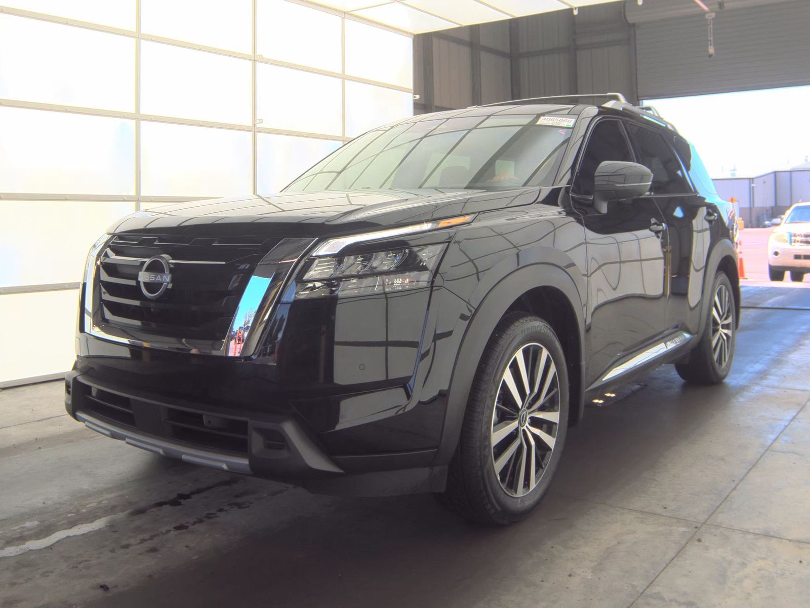 2025 Nissan Pathfinder Platinum FWD