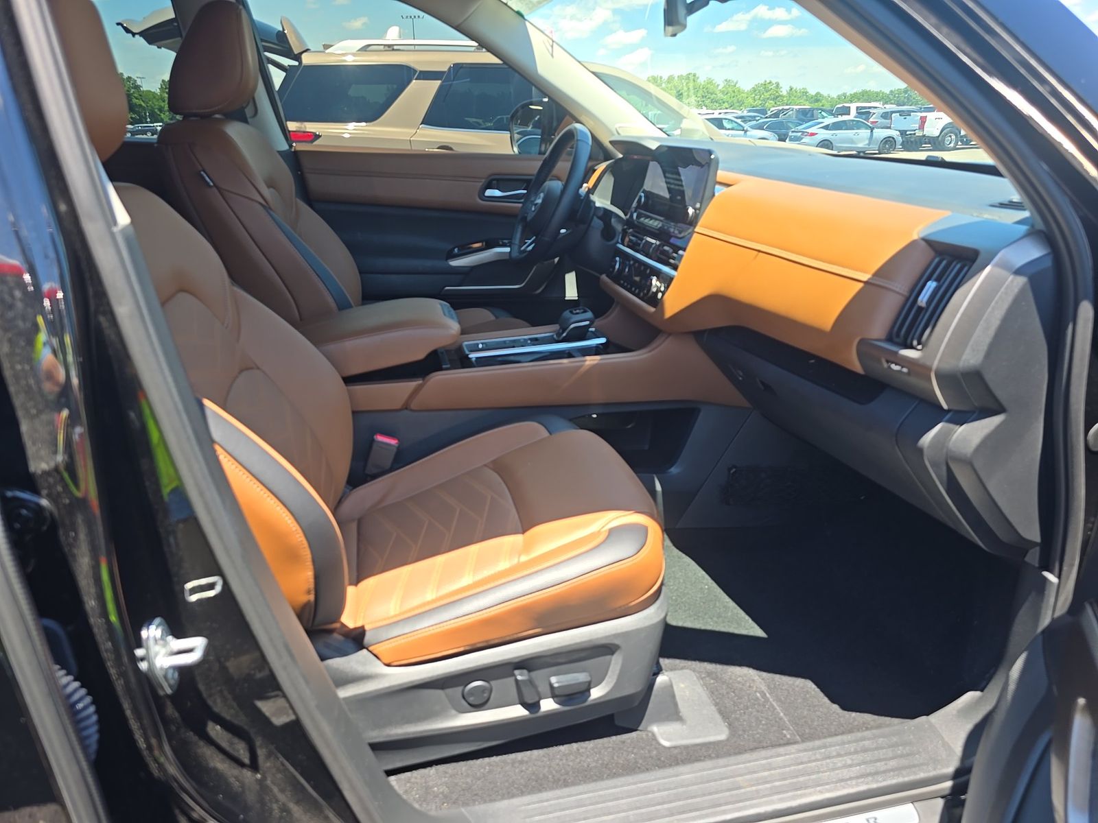 2025 Nissan Pathfinder Platinum FWD