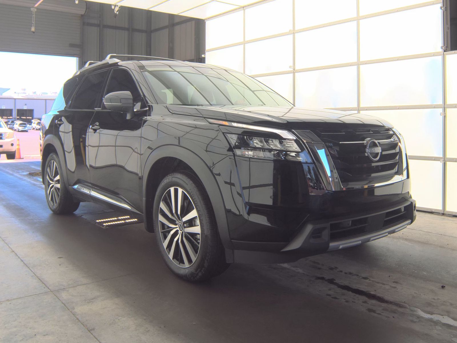 2025 Nissan Pathfinder Platinum FWD