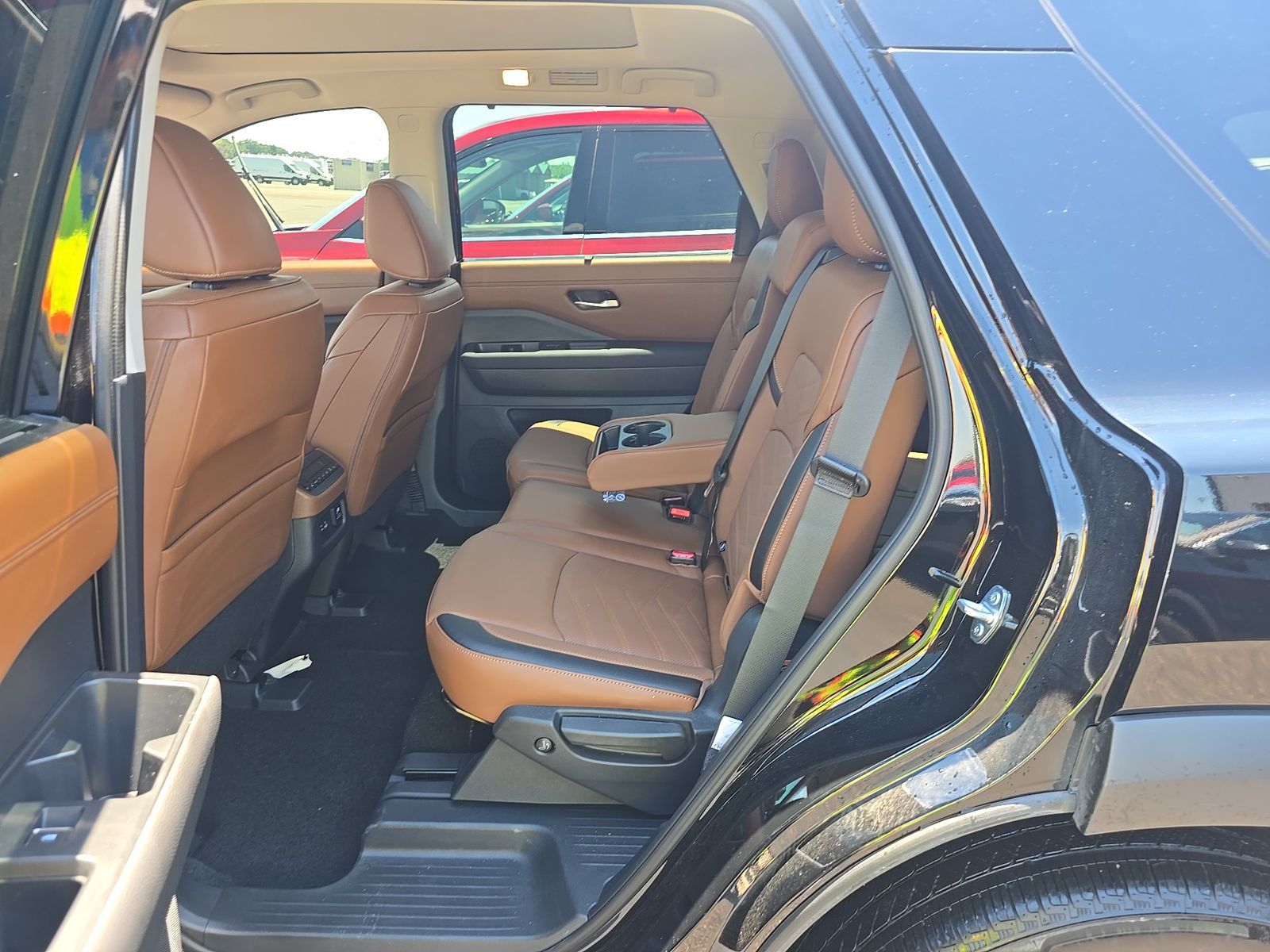 2025 Nissan Pathfinder Platinum FWD
