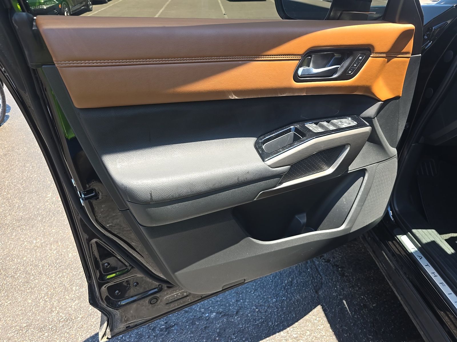 2025 Nissan Pathfinder Platinum FWD