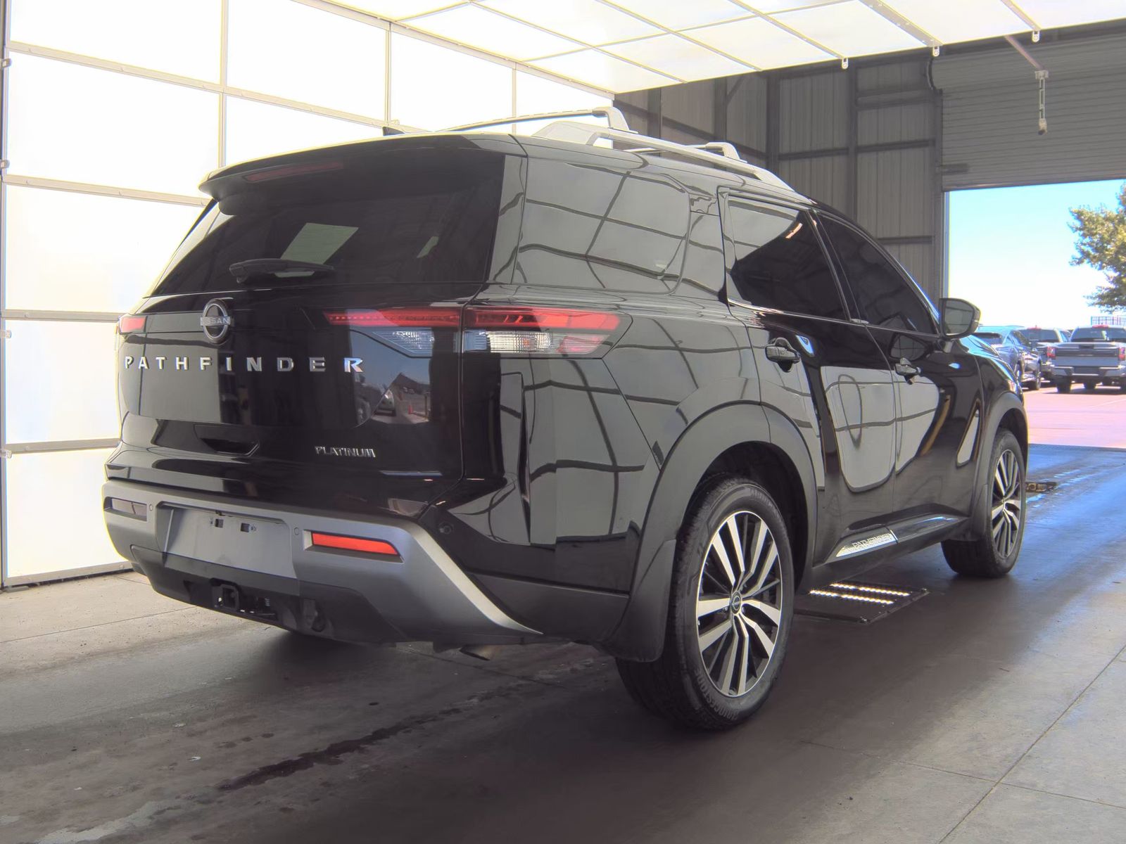 2025 Nissan Pathfinder Platinum FWD