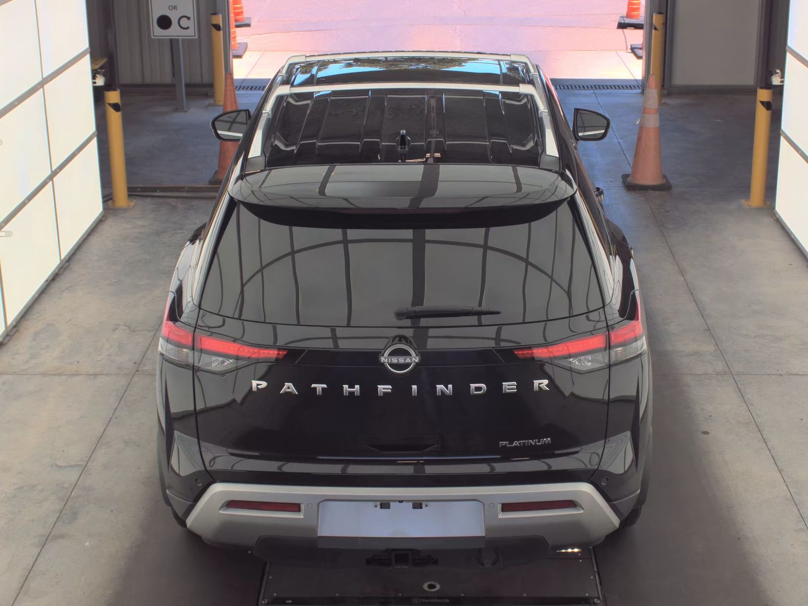 2025 Nissan Pathfinder Platinum FWD