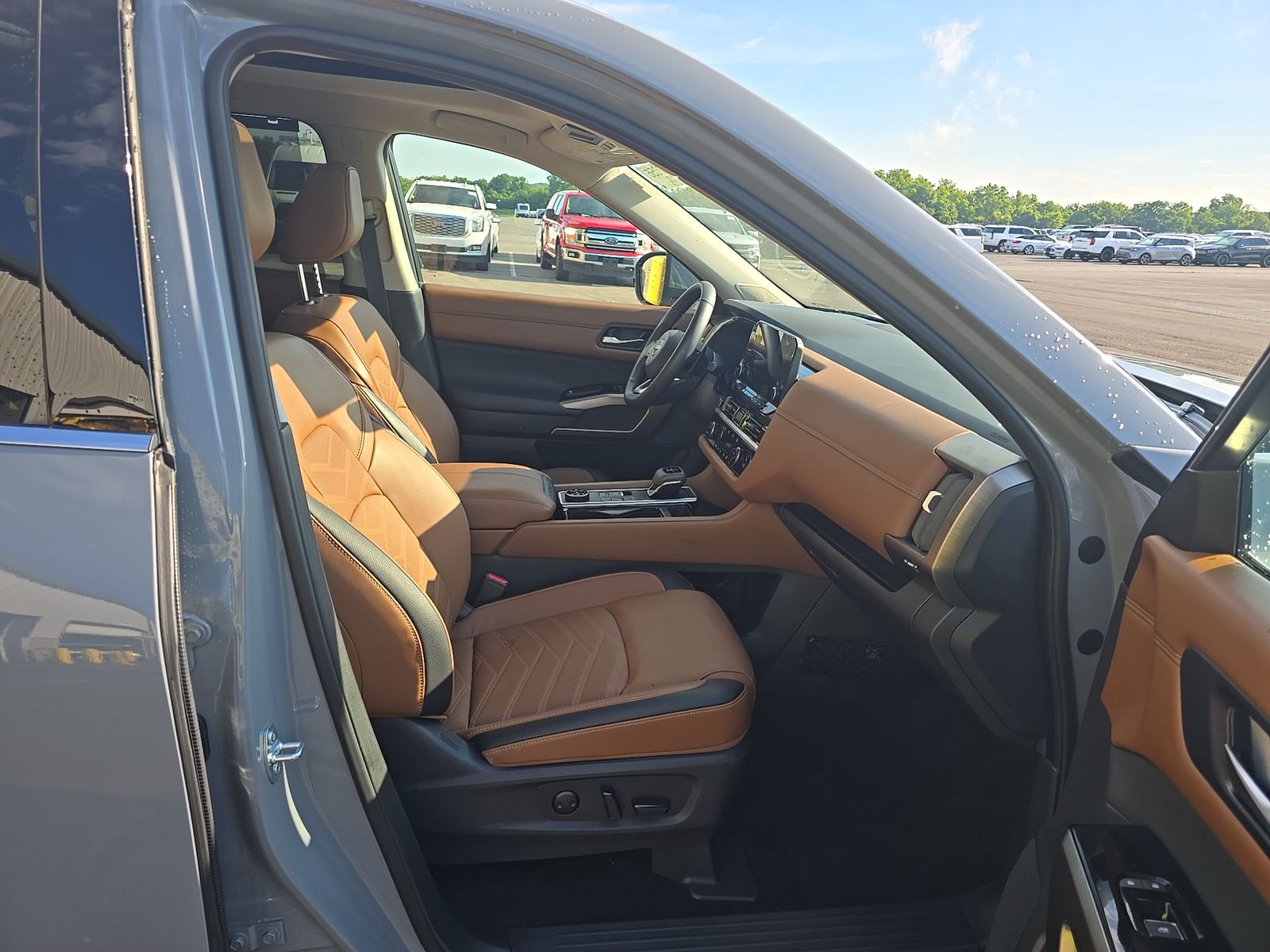 2025 Nissan Pathfinder Platinum AWD