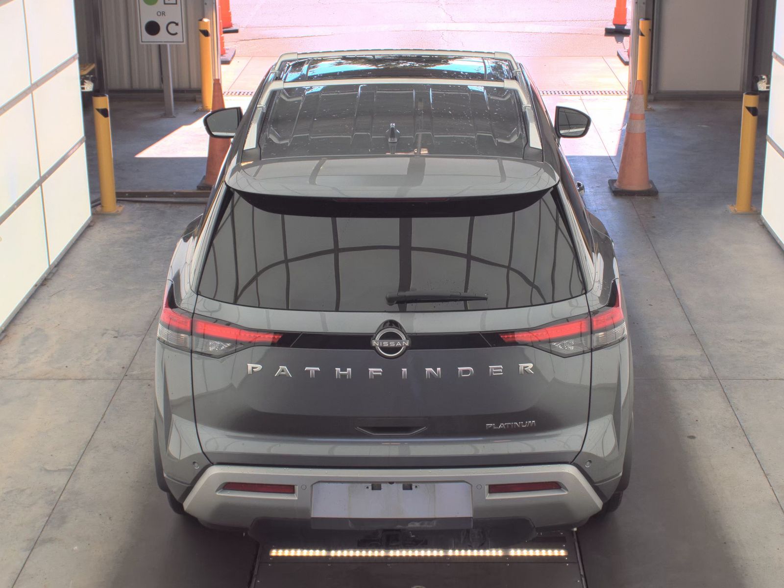 2025 Nissan Pathfinder Platinum FWD