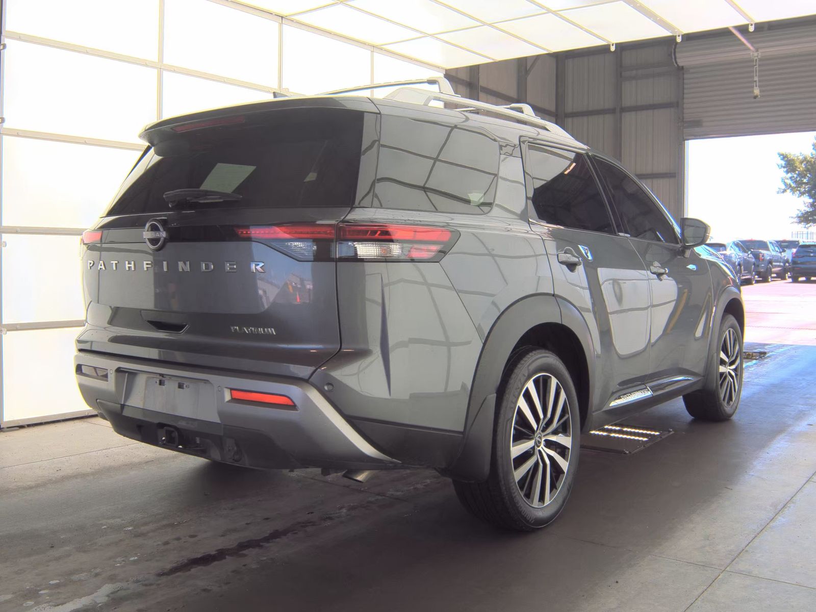 2025 Nissan Pathfinder Platinum FWD