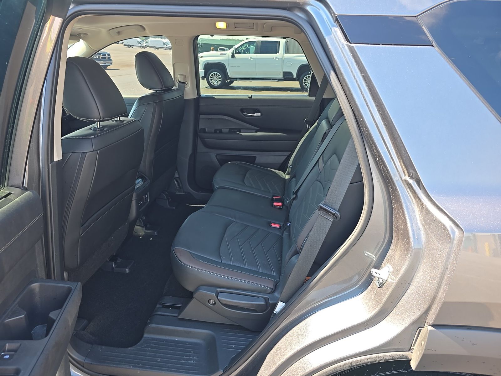 2025 Nissan Pathfinder Platinum FWD