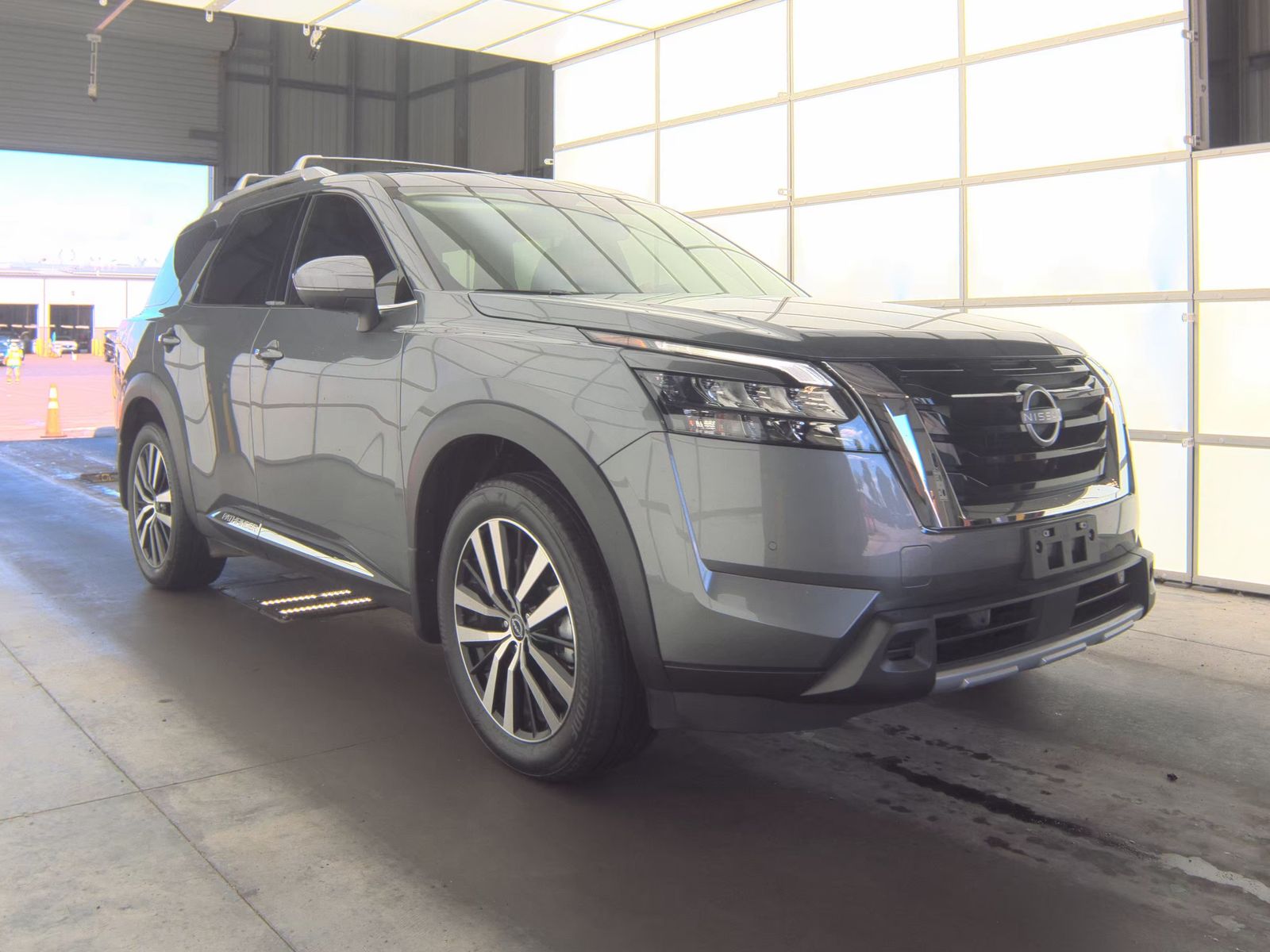 2025 Nissan Pathfinder Platinum FWD