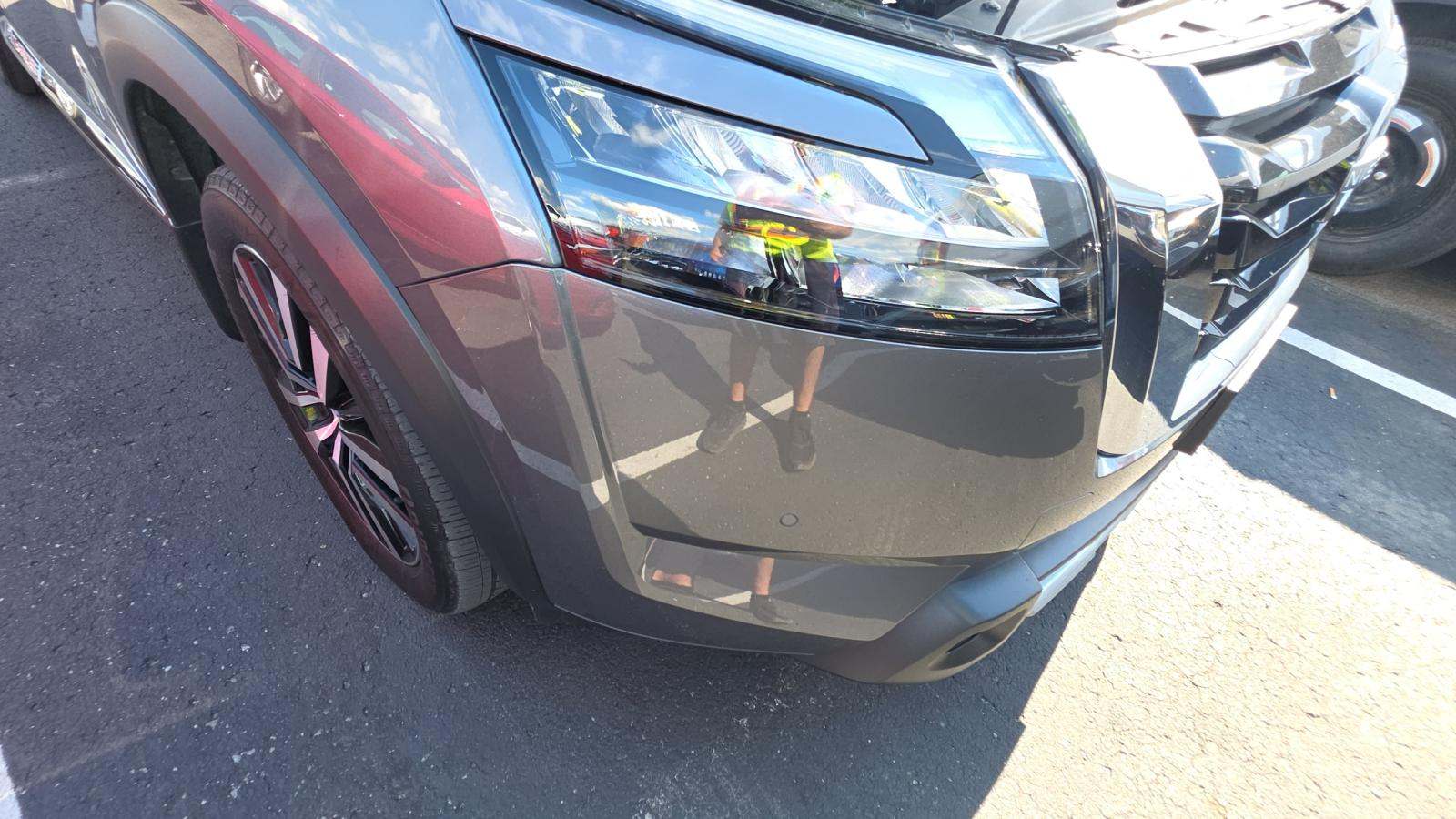 2025 Nissan Pathfinder Platinum FWD