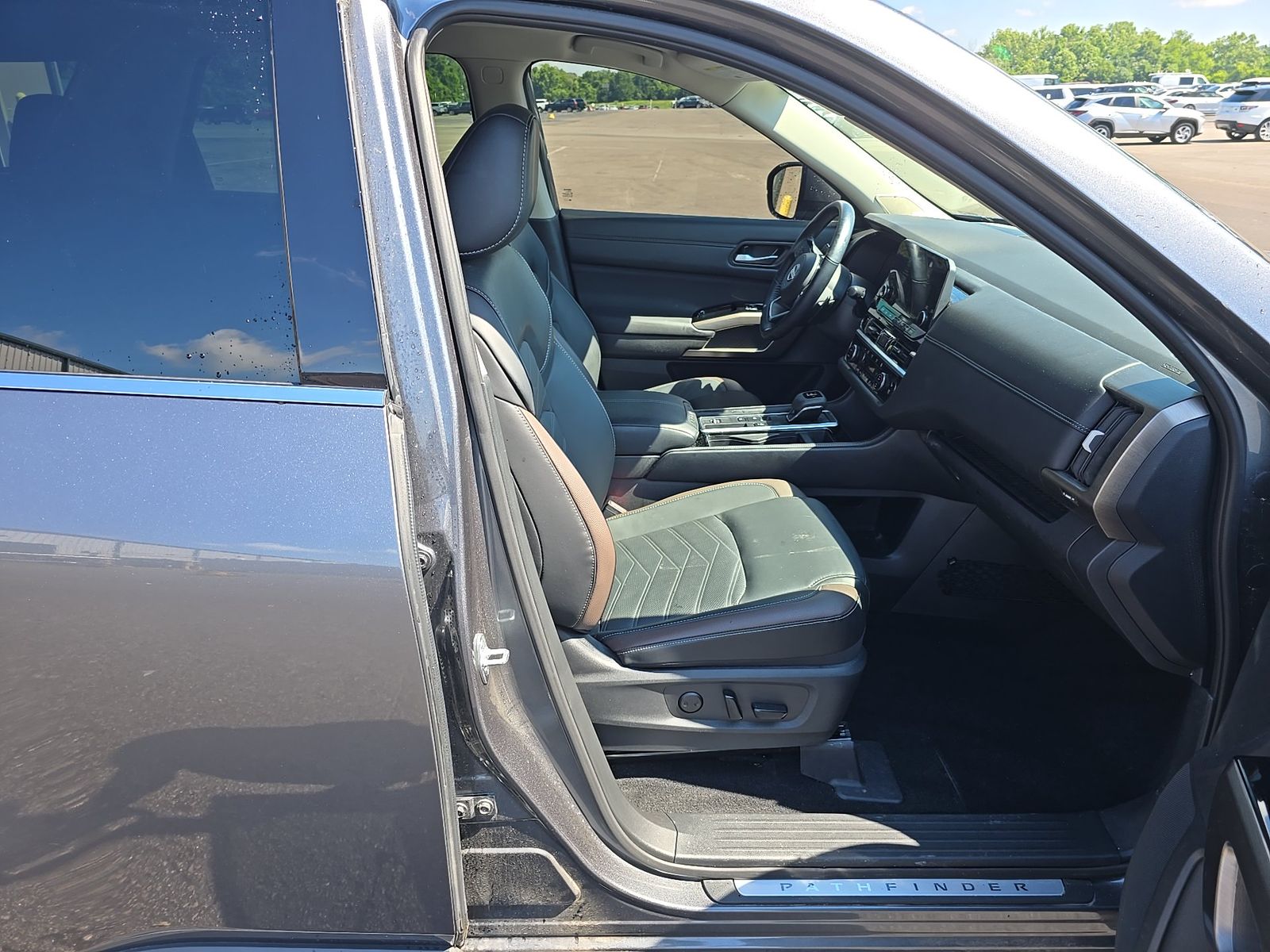 2025 Nissan Pathfinder Platinum FWD
