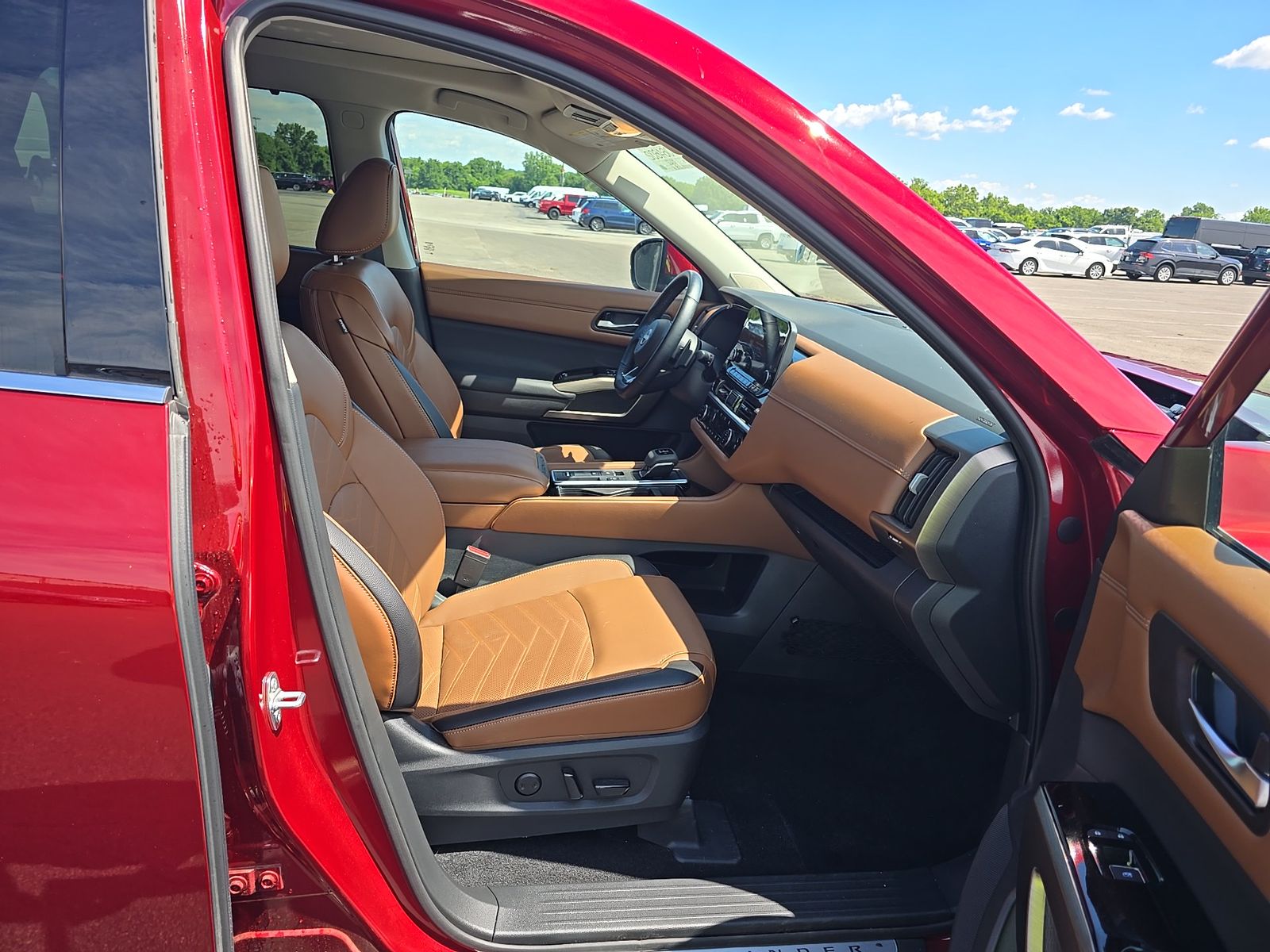 2025 Nissan Pathfinder Platinum FWD