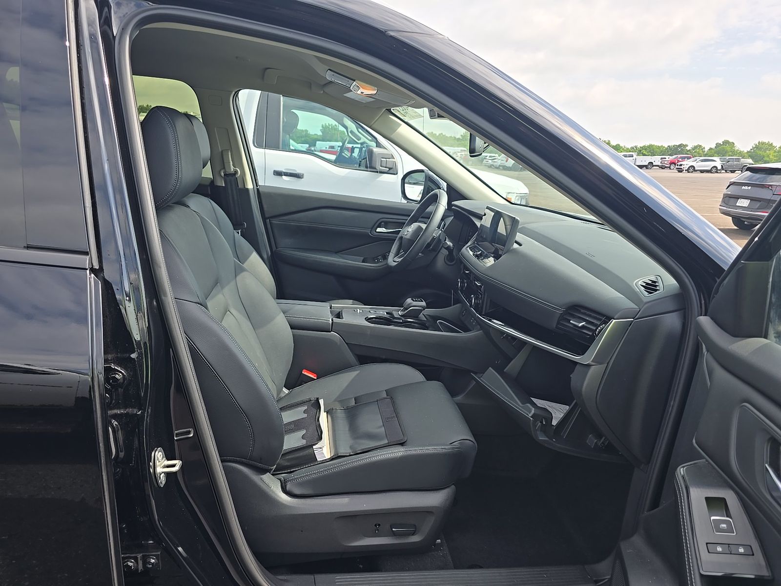 2025 Nissan Rogue SL FWD