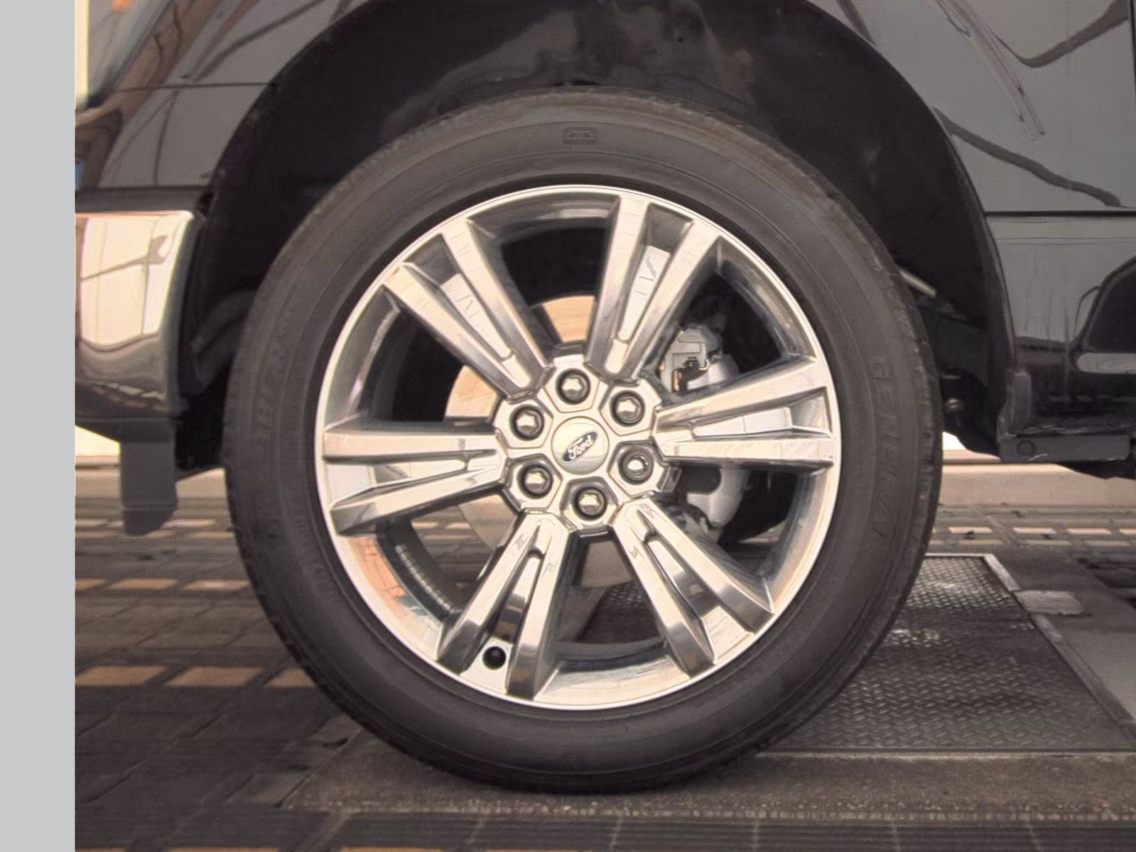 2024 Ford F-150 Hybrid Lariat AWD