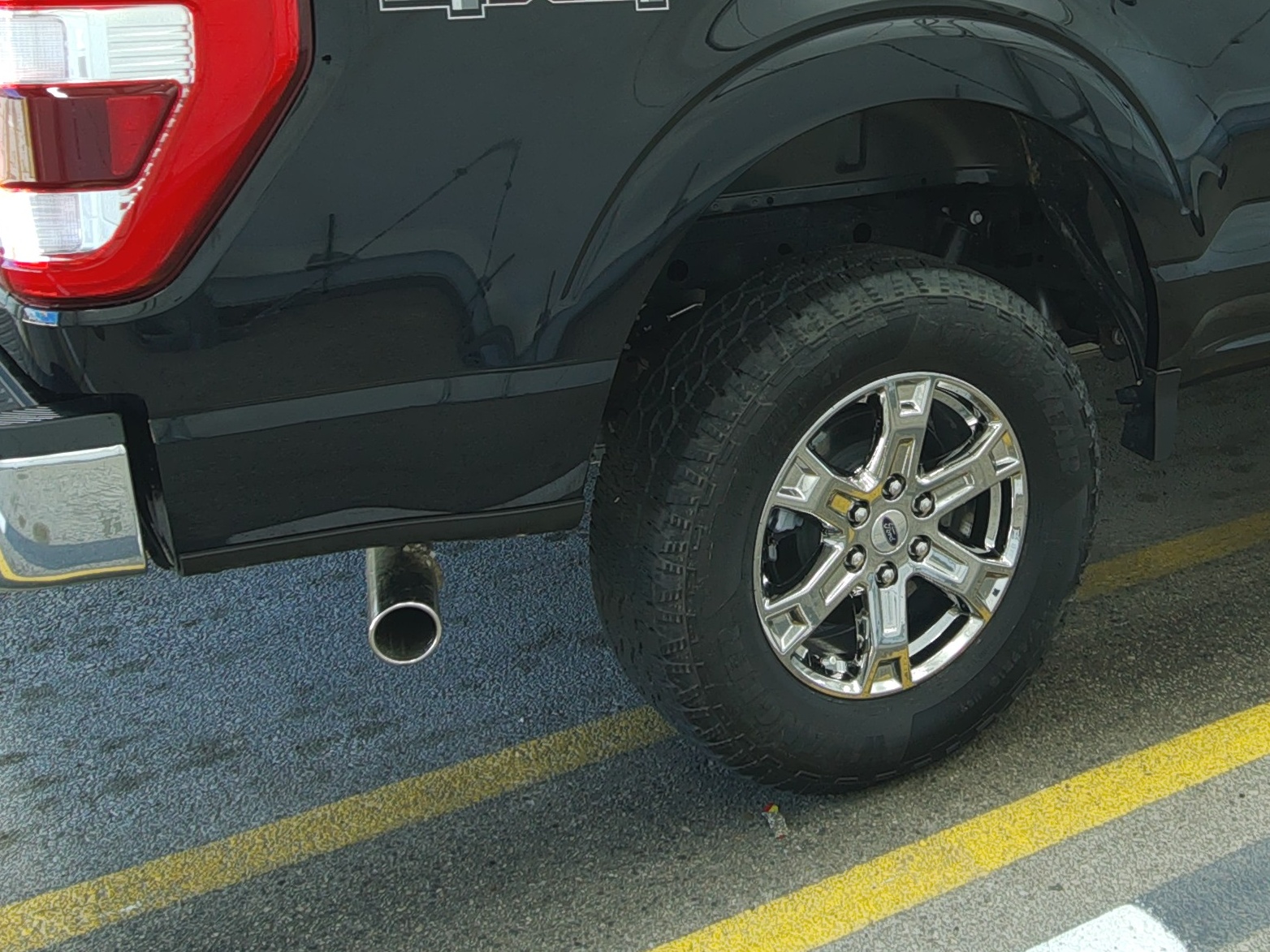 2023 Ford F-150 Hybrid Lariat AWD