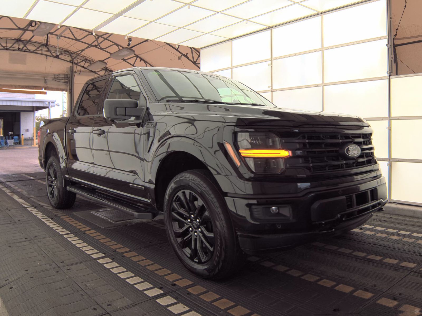 2025 Ford F-150 Hybrid XLT AWD