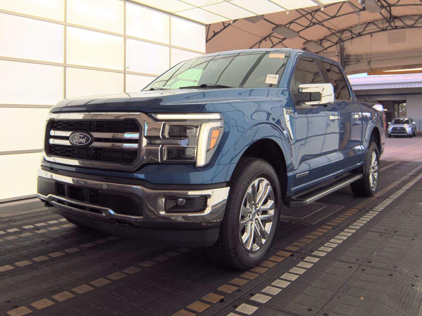 2025 Ford F-150 Hybrid Lariat AWD