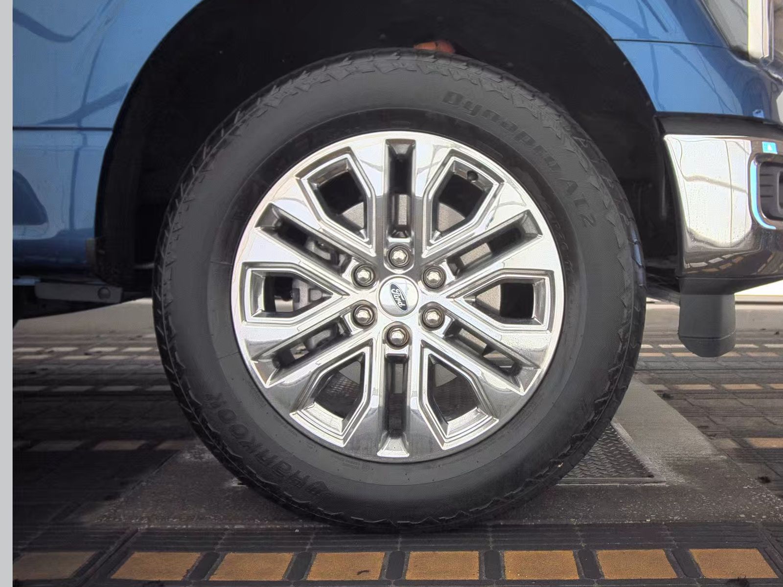 2025 Ford F-150 Hybrid Lariat AWD