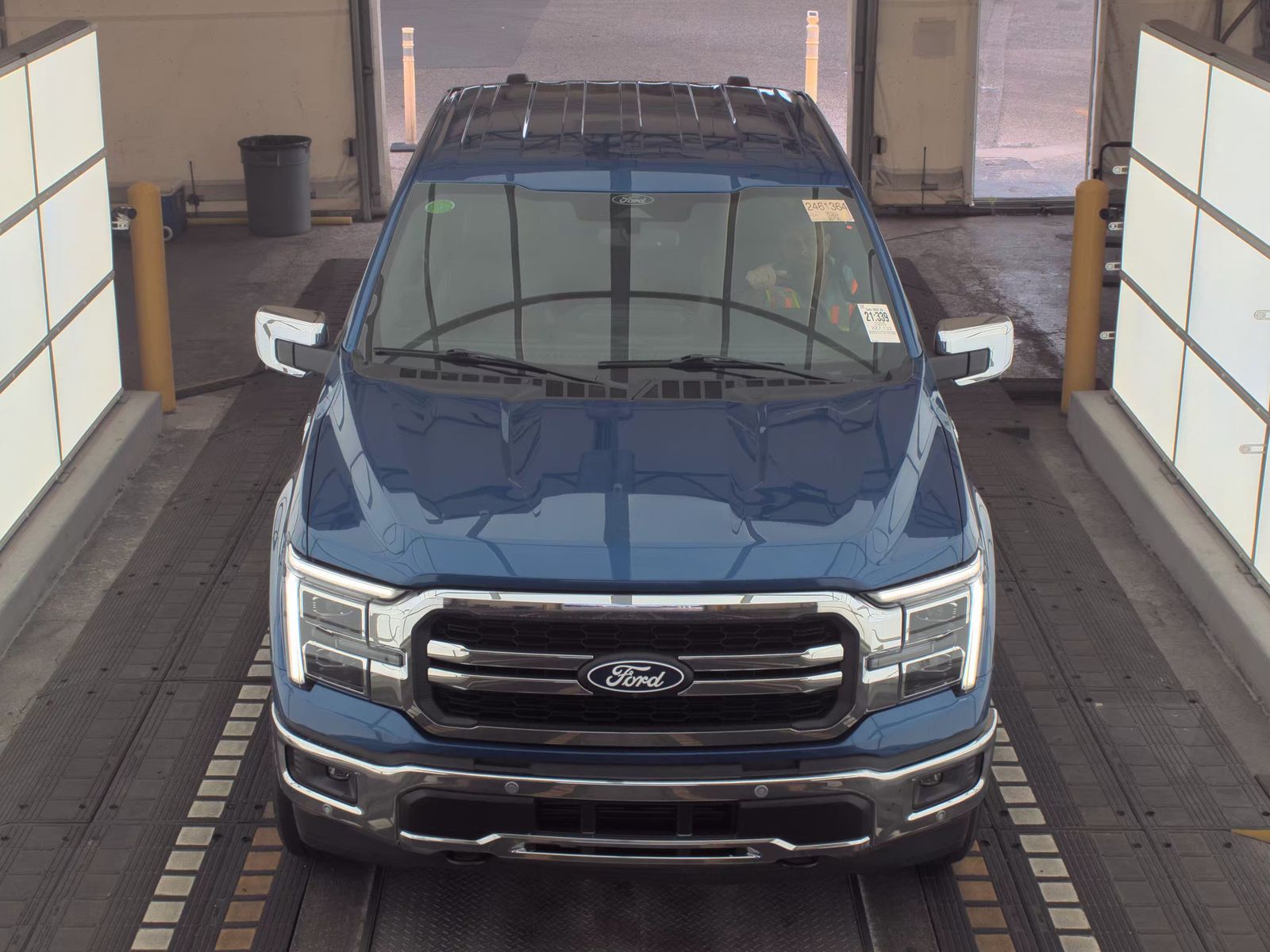 2025 Ford F-150 Hybrid Lariat AWD