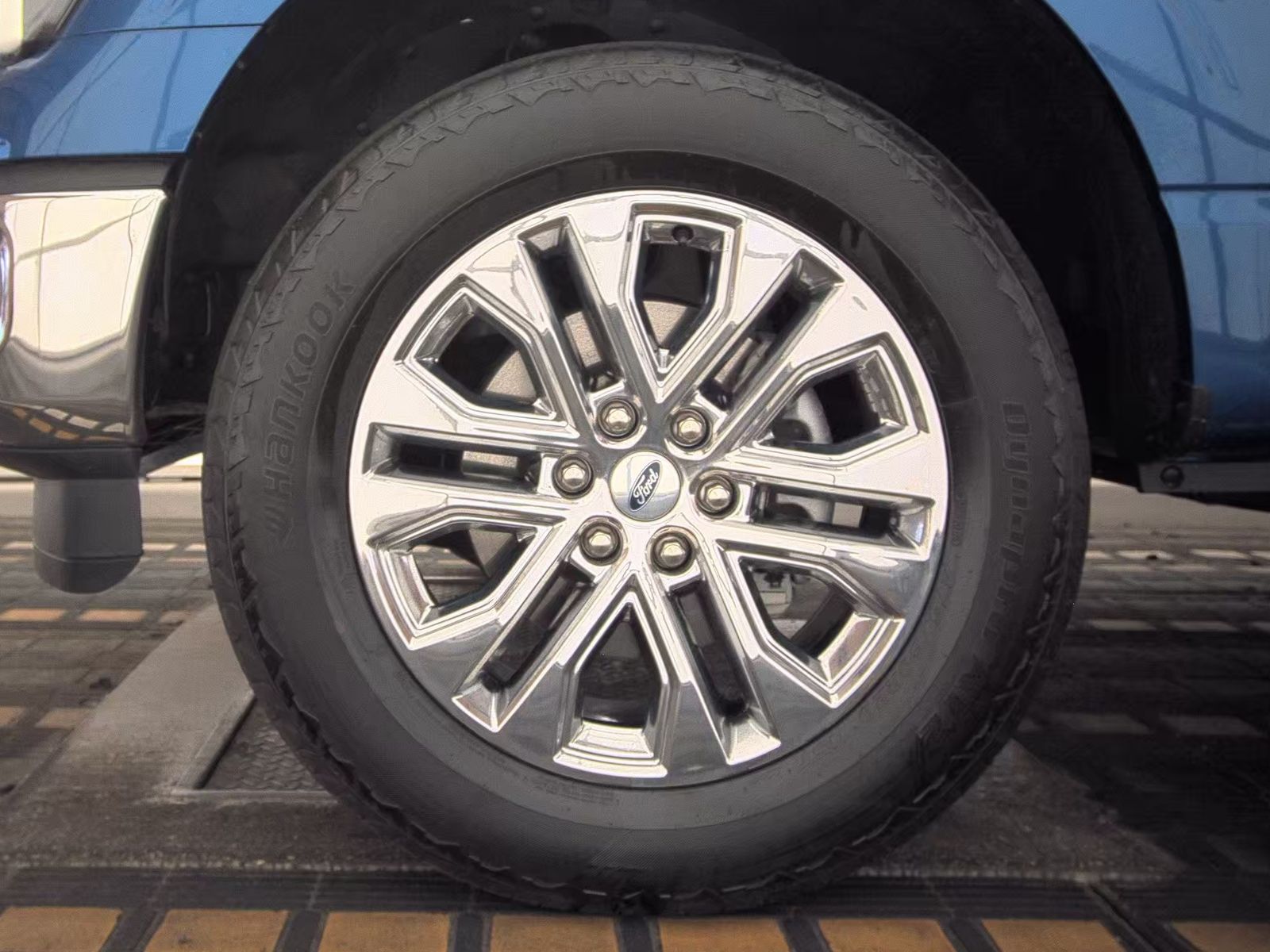 2025 Ford F-150 Hybrid Lariat AWD
