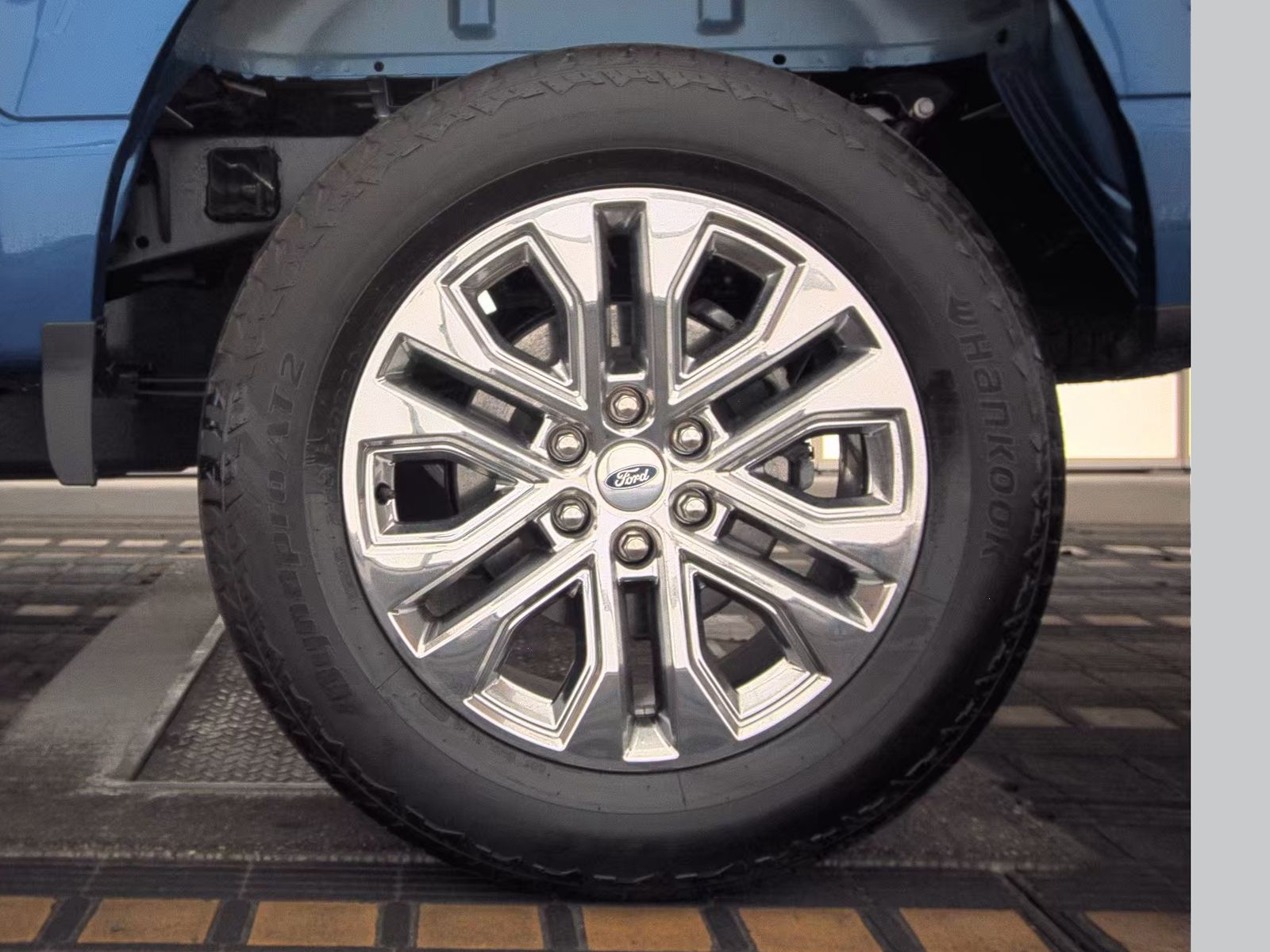 2025 Ford F-150 Hybrid Lariat AWD