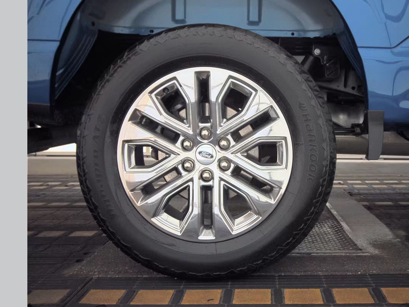 2025 Ford F-150 Hybrid Lariat AWD