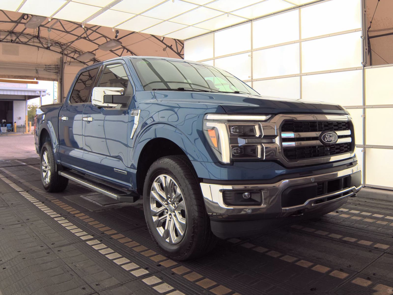 2025 Ford F-150 Hybrid Lariat AWD