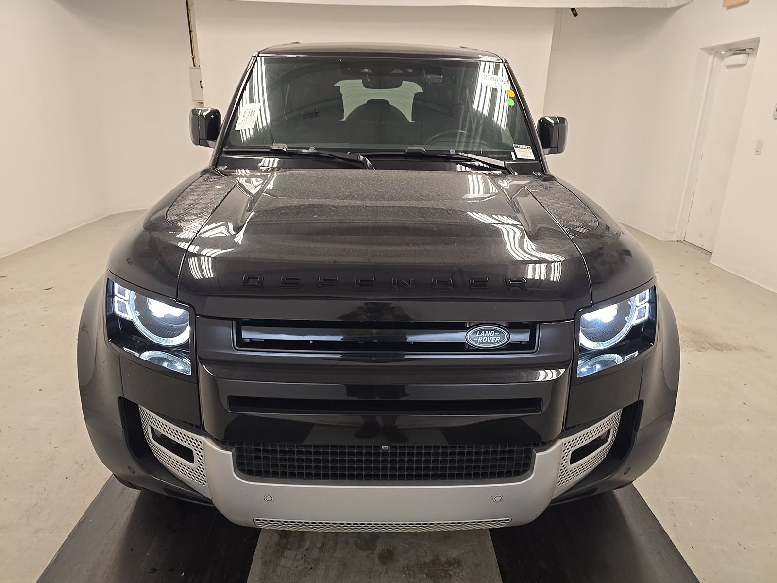 2023 Land Rover Defender 110 SE AWD
