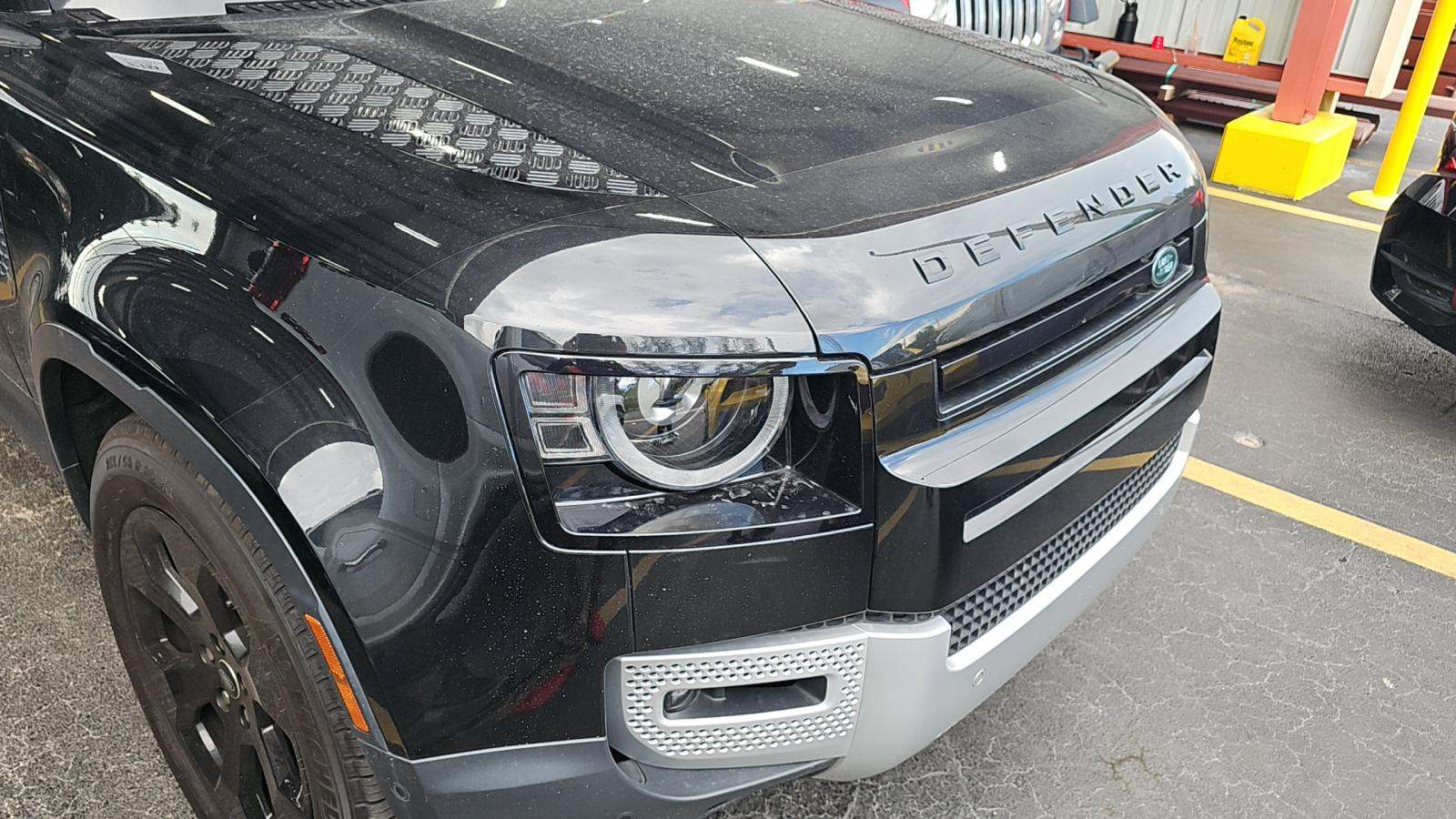 2023 Land Rover Defender 110 SE AWD