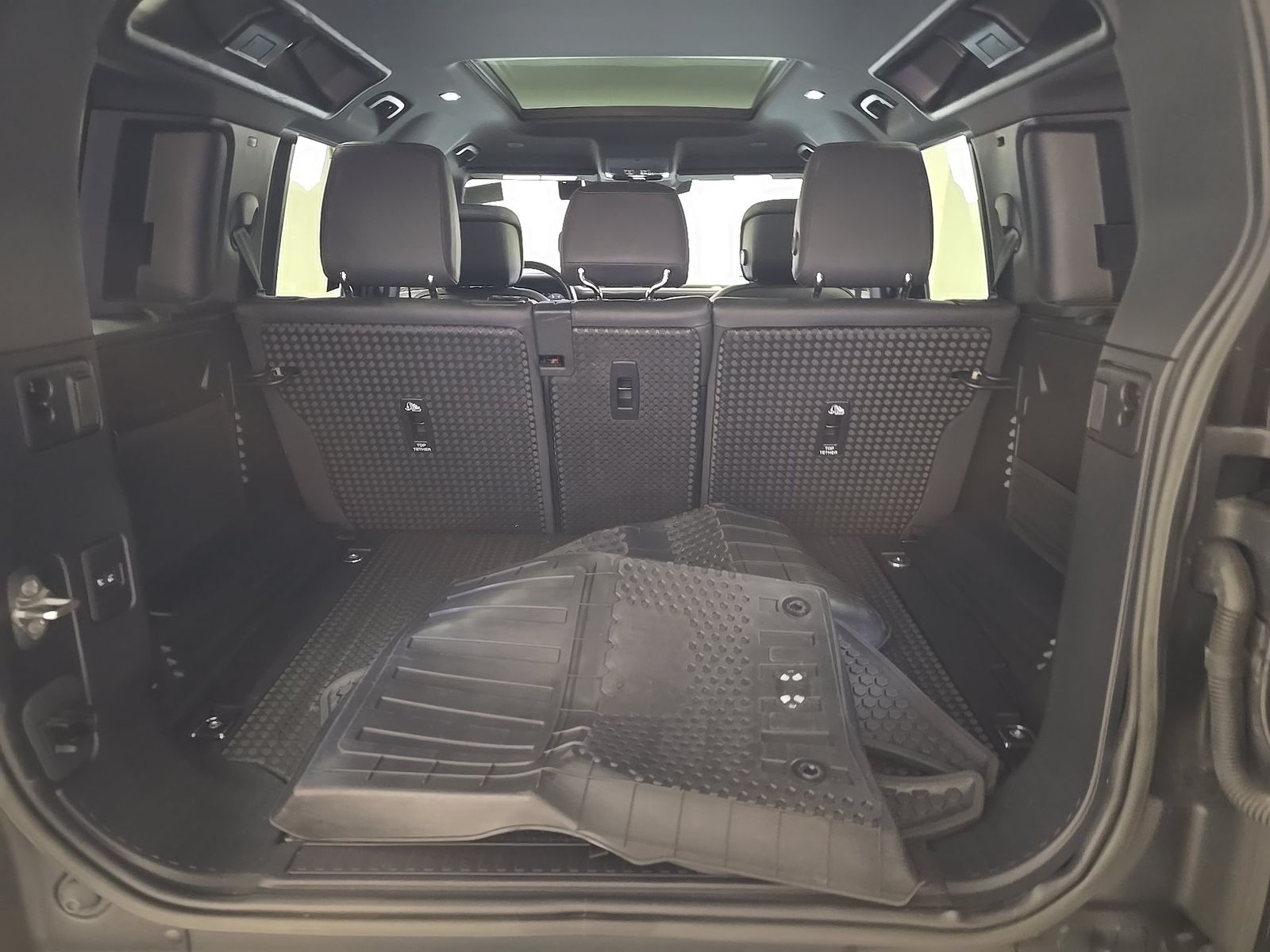 2023 Land Rover Defender 110 SE AWD