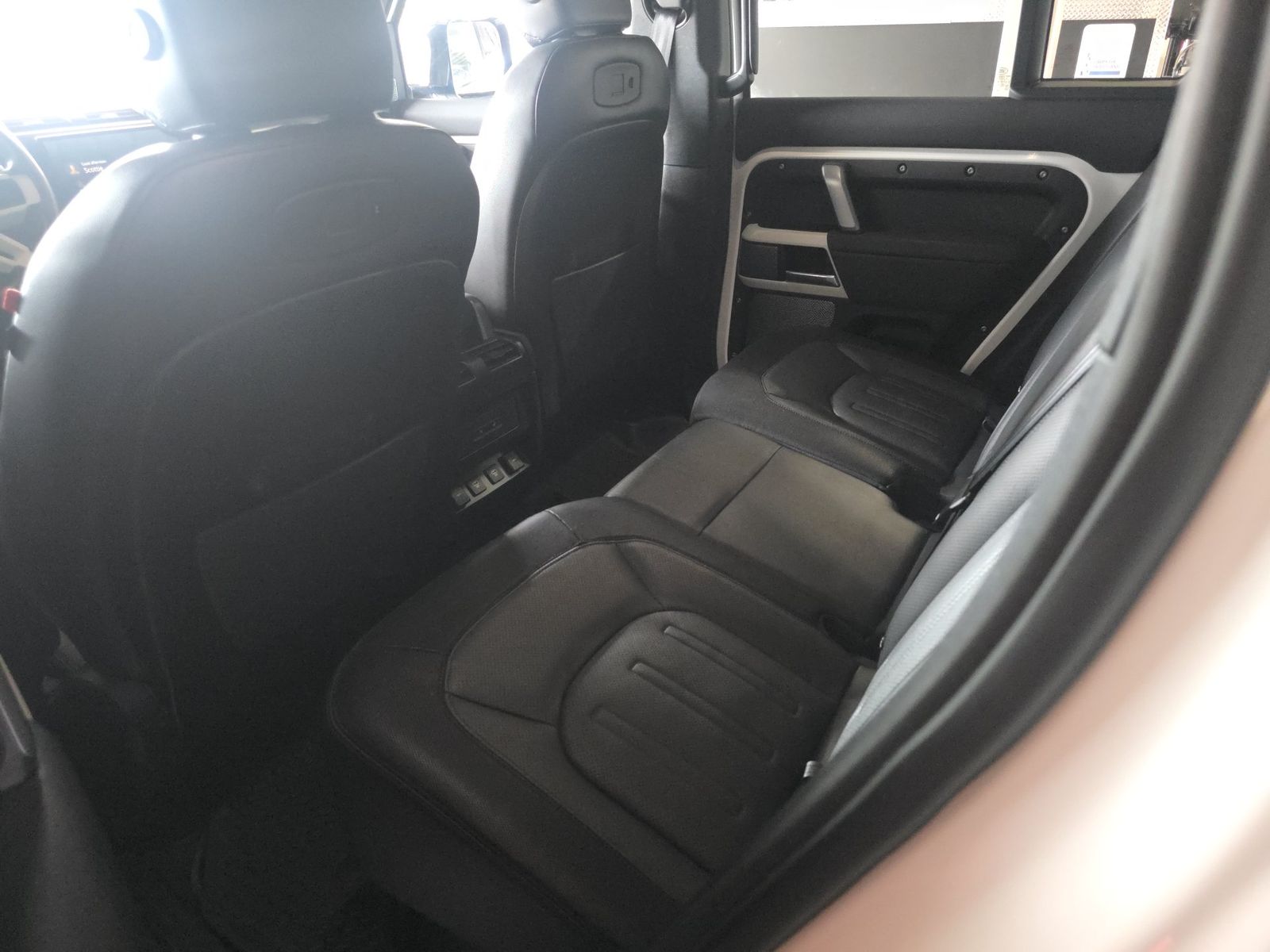 2022 Land Rover Defender 110 X-Dynamic SE AWD