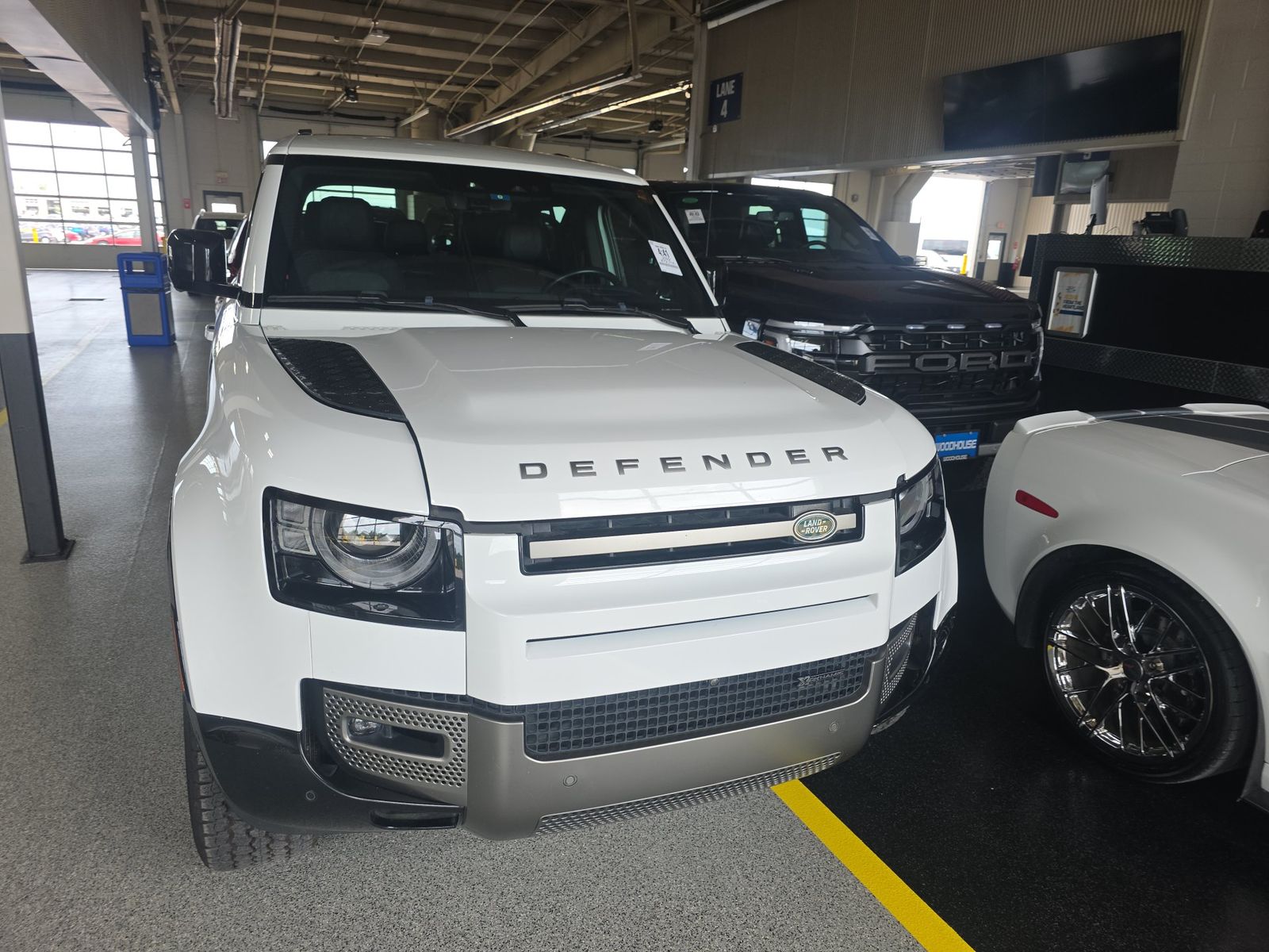 2022 Land Rover Defender 110 X-Dynamic SE AWD