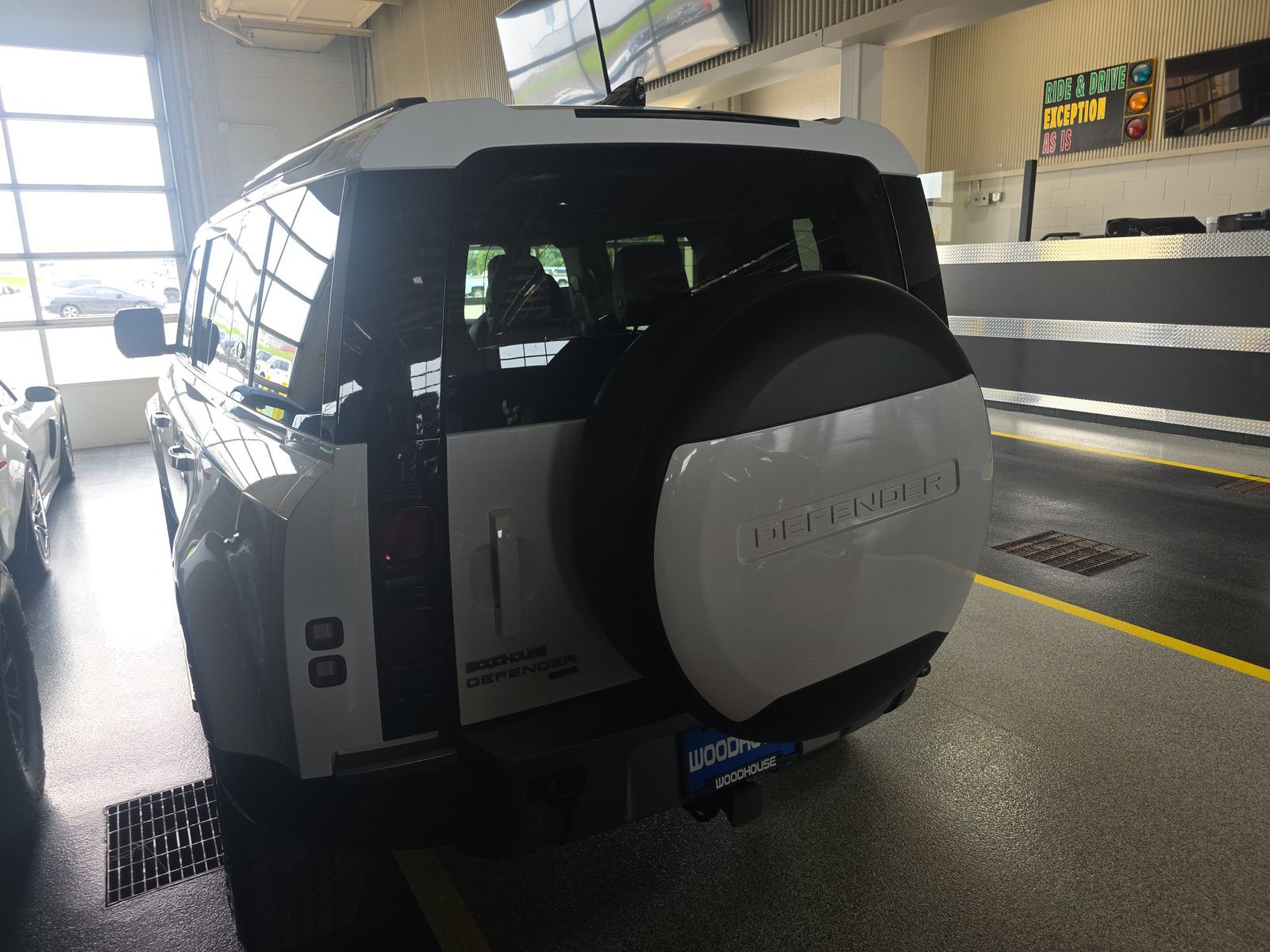 2022 Land Rover Defender 110 X-Dynamic SE AWD