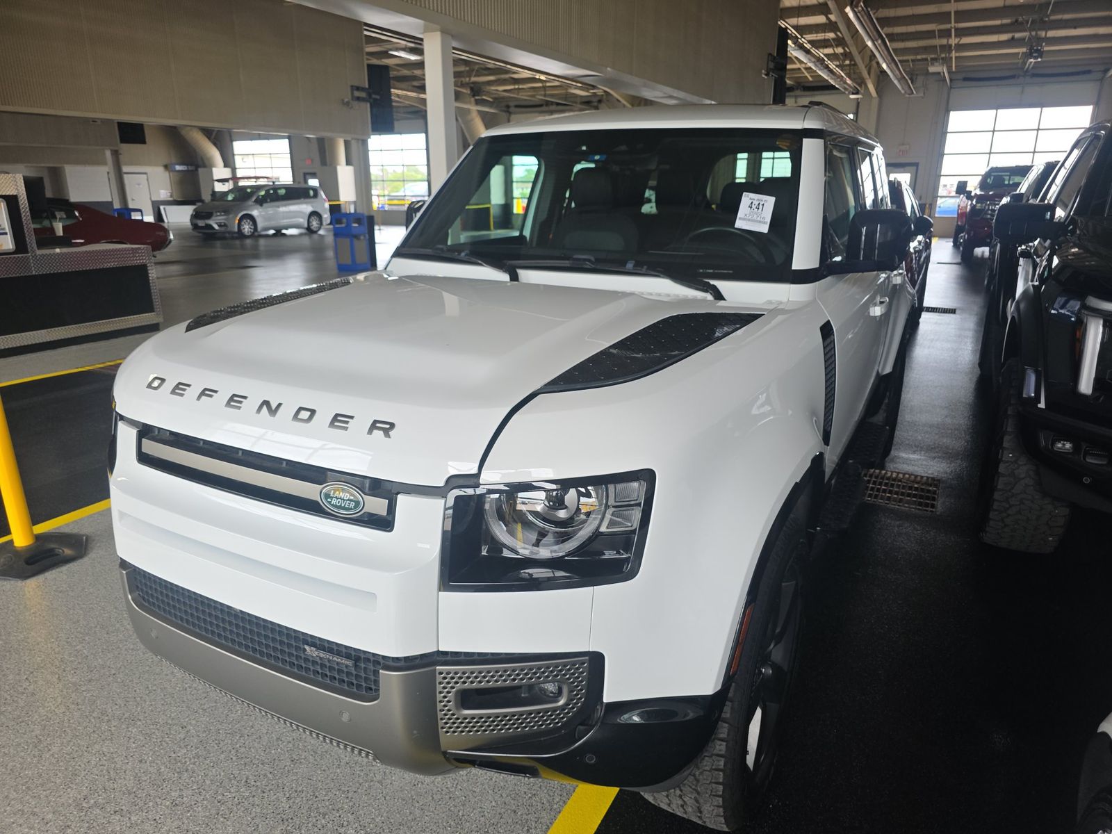2022 Land Rover Defender 110 X-Dynamic SE AWD