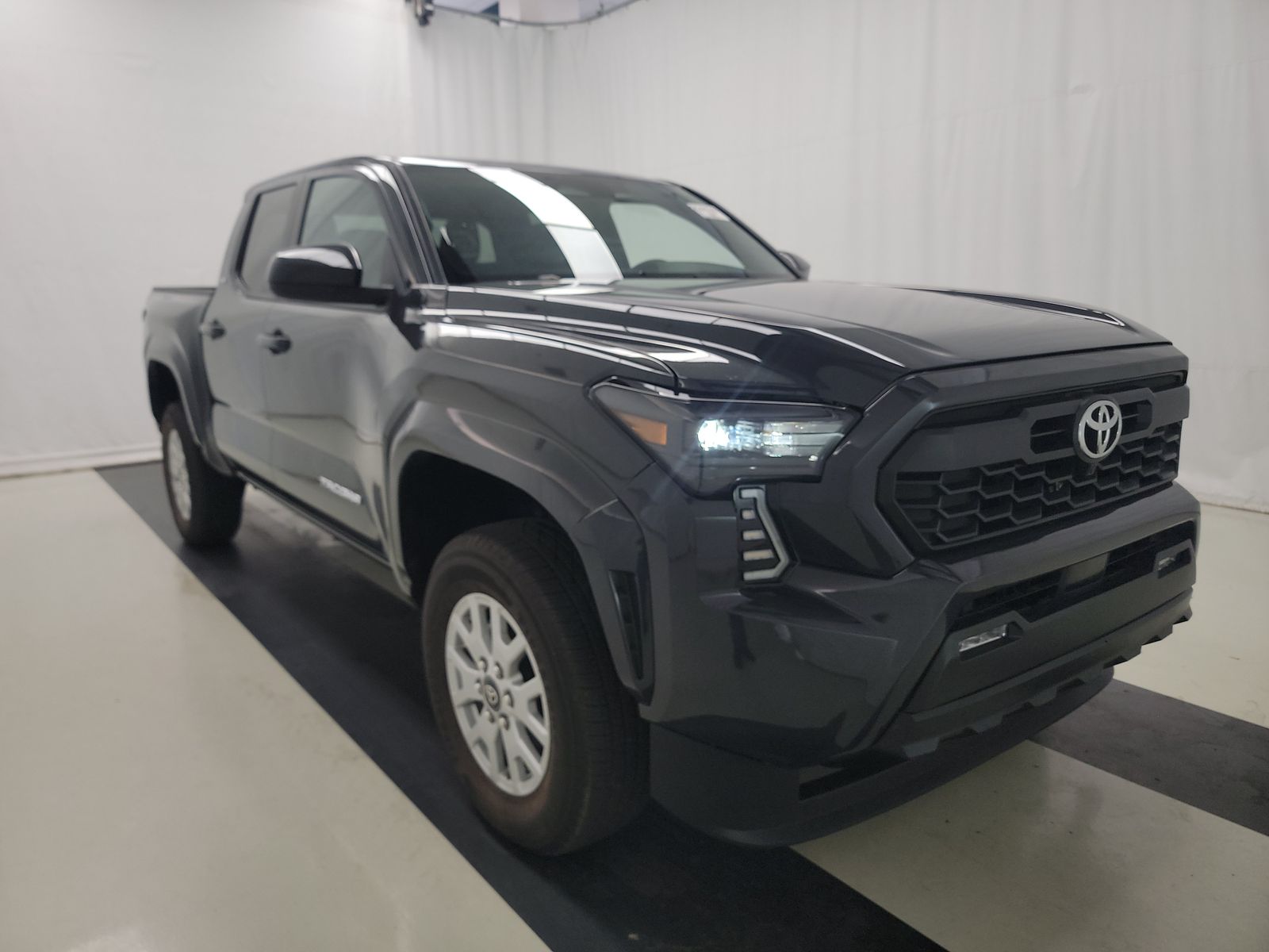 2024 Toyota Tacoma SR5 AWD