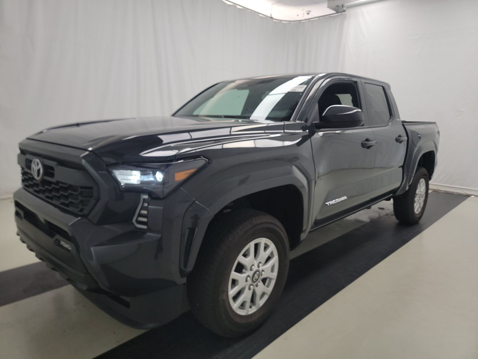 2024 Toyota Tacoma SR5 AWD