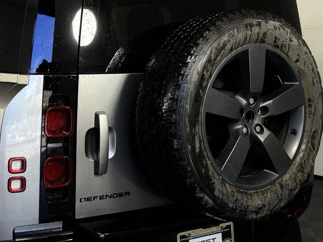 2024 Land Rover Defender 110 X-Dynamic SE AWD